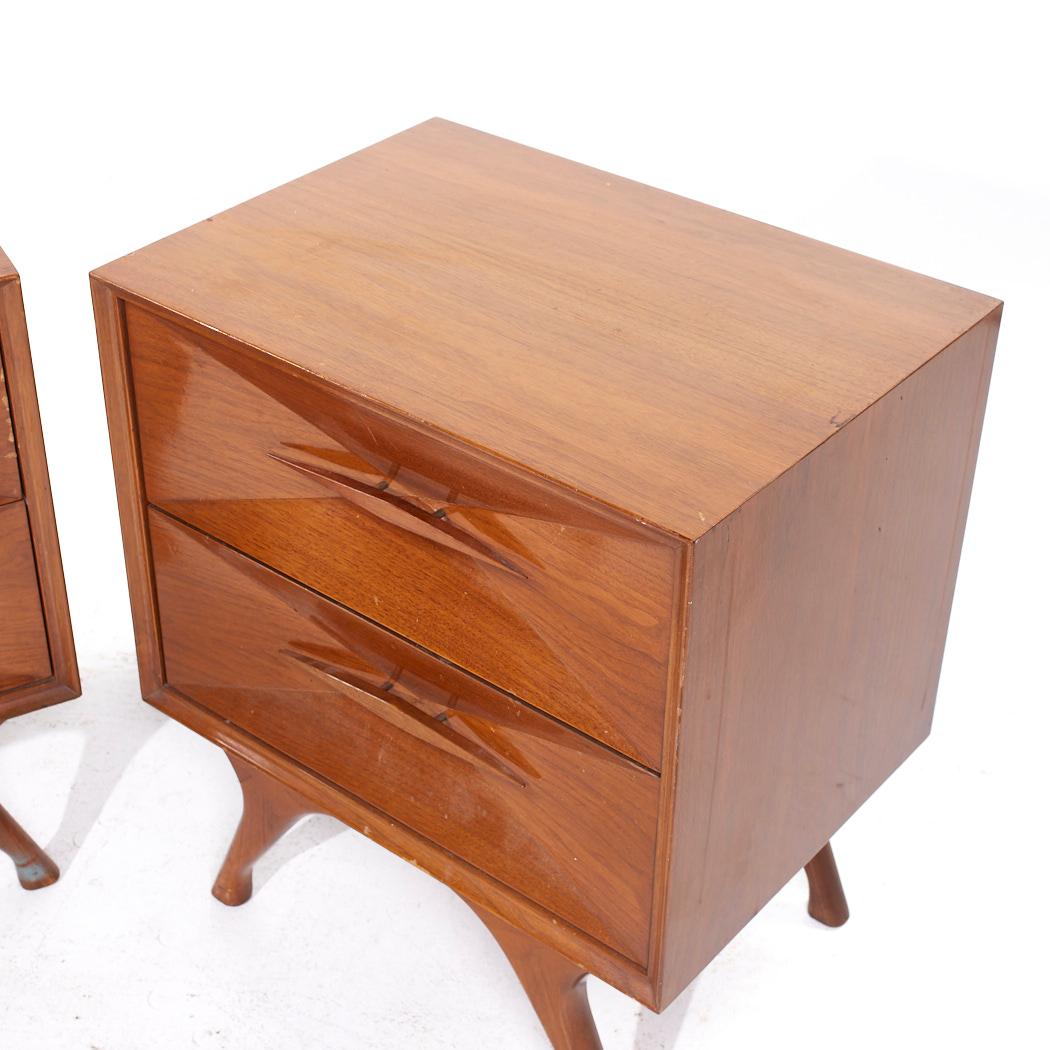 Albert Parvin Style Roma Mid Century Sculpted Walnut Nightstands - Pair For Sale 4