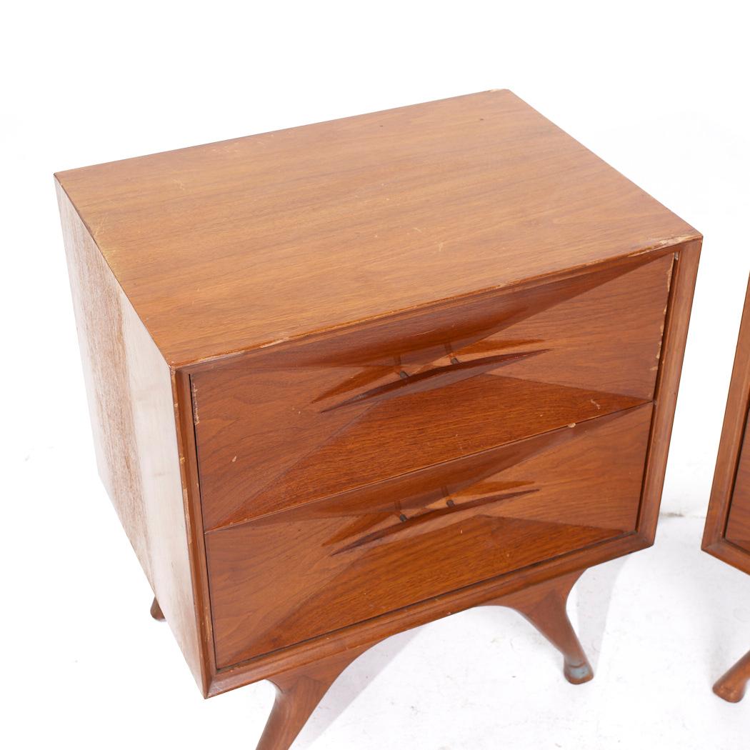 Albert Parvin Style Roma Mid Century Sculpted Walnut Nightstands - Pair For Sale 3