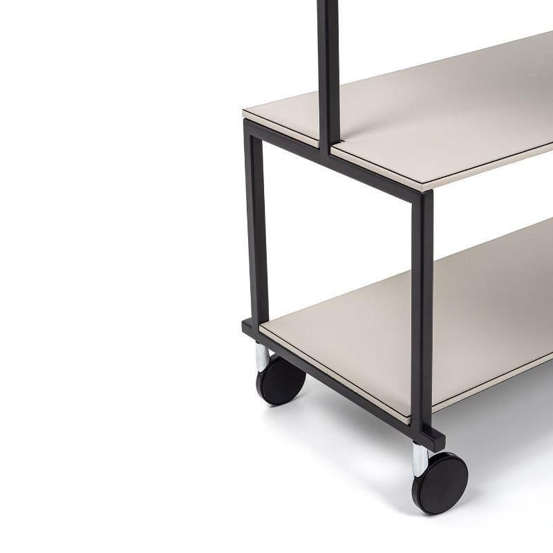 Linearity and minimalism are the elements that best denote Albert, our new serving trolley. An essential metal structure completed by large leather shelves placed on three different levels. Ergonomics and functionality for an all-Italian design.