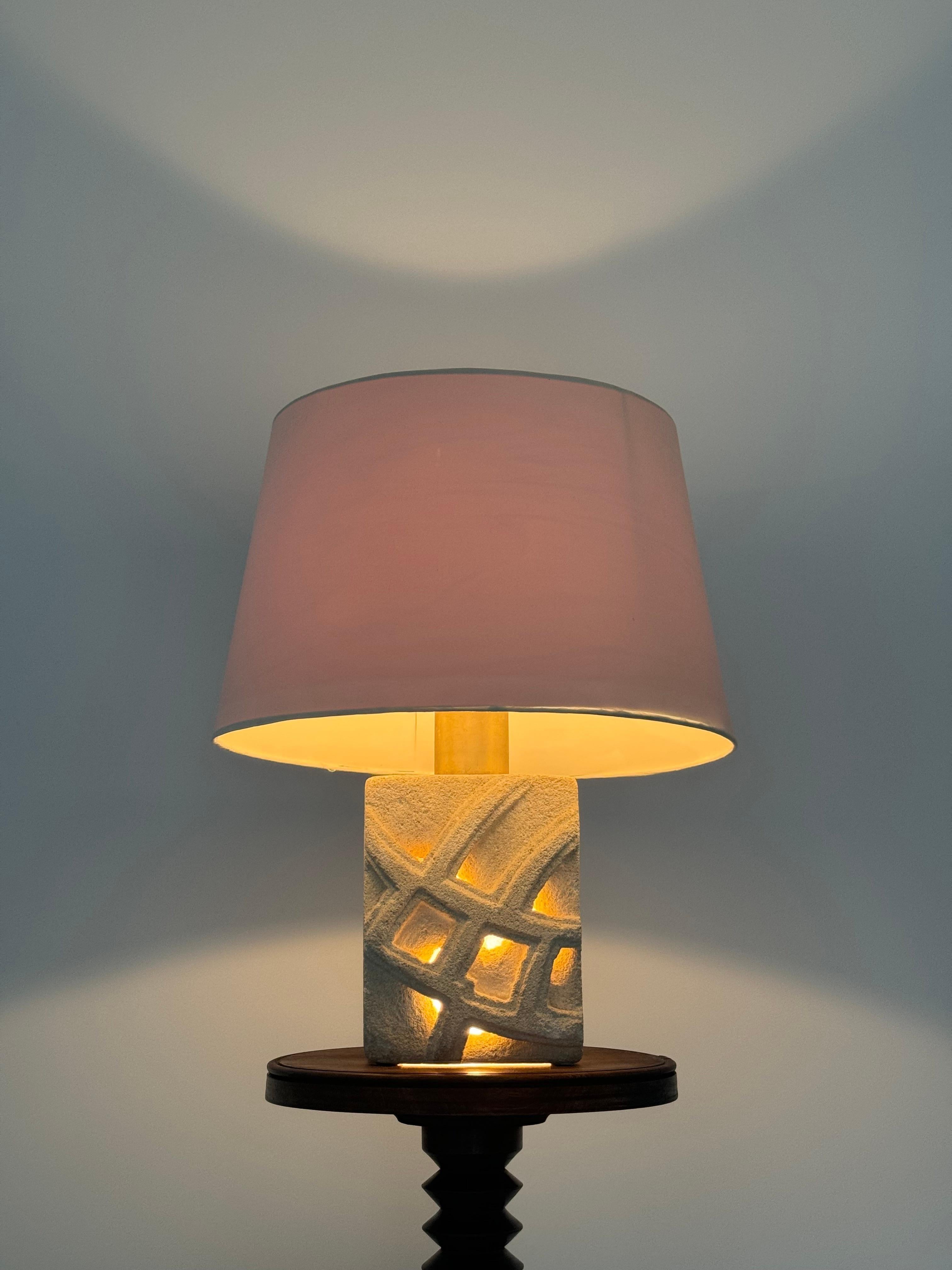 Albert Tormos, französische massive Steinskulptur-Lampe mit abstraktem Design, 1970er Jahre (Französische Provence) im Angebot