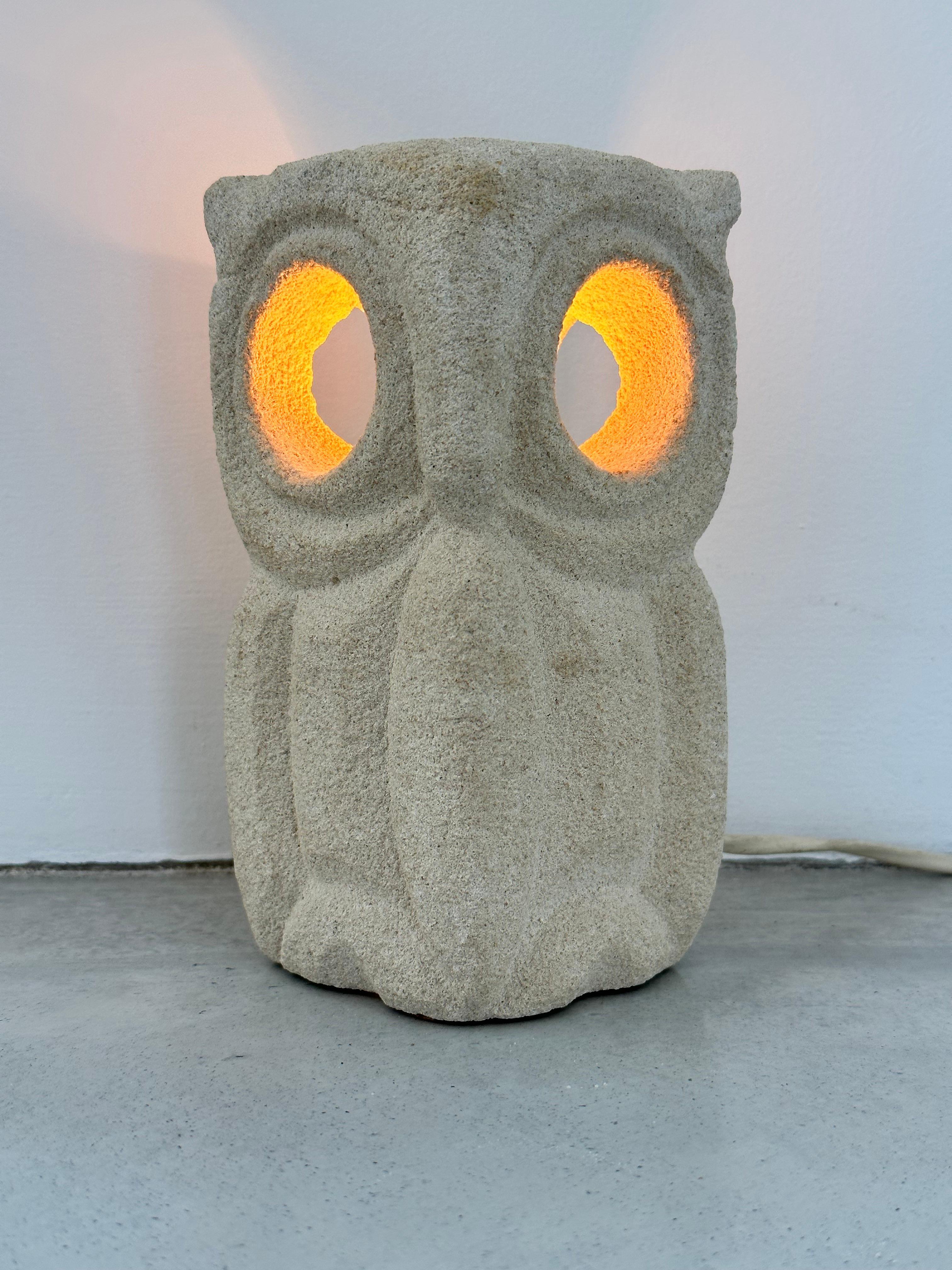 Superb Luberon stone lamp. The sculpture represents a stylized owl. It was meticulous work that required hours of work.

A soft, subdued light is diffused through the owl's eyes and the top of its head.

lamp in good condition.

Circa 1970s

Albert