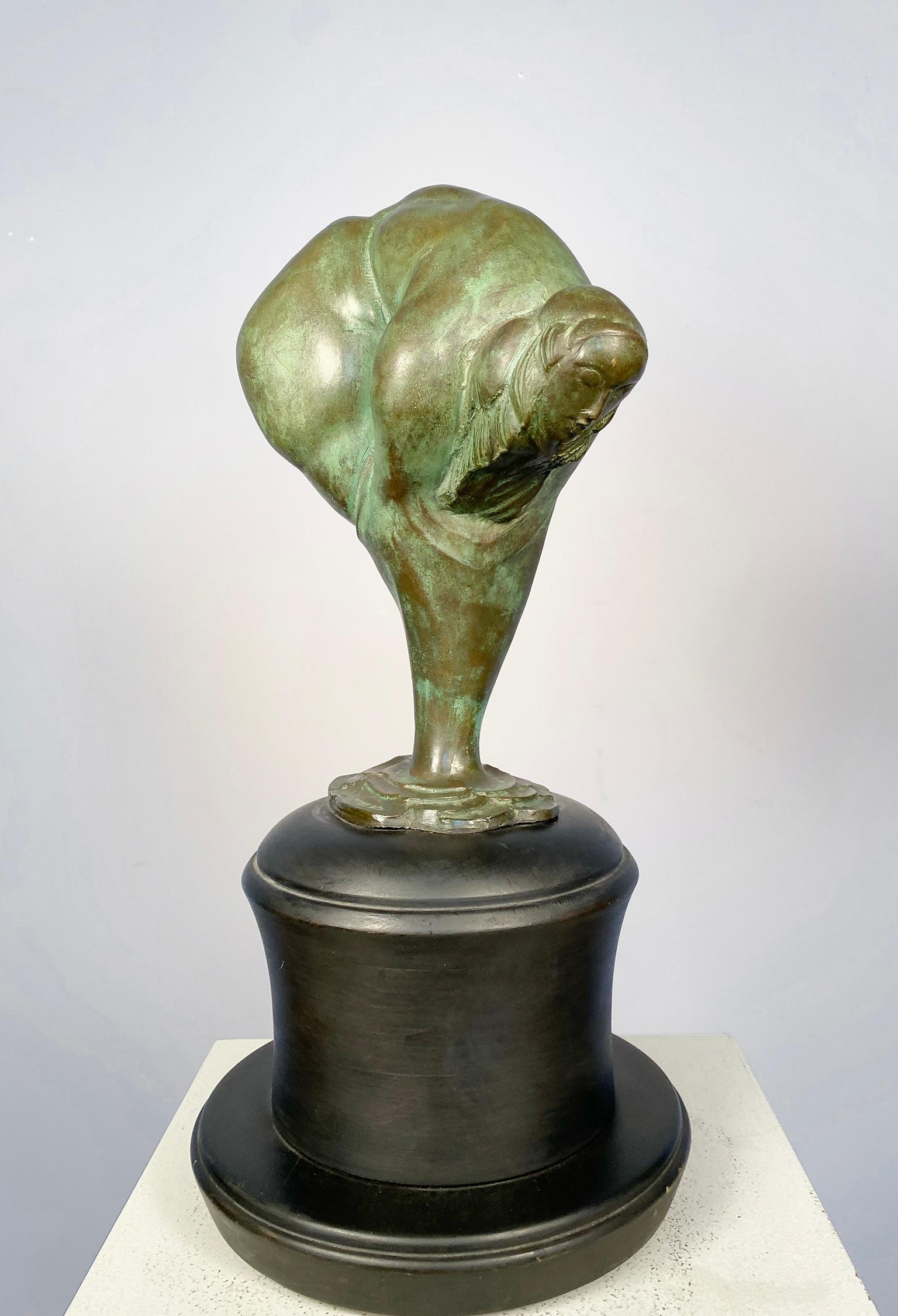 Mañana de septiembre, forma de flor femenina - Sculpture de Albert W. Wein