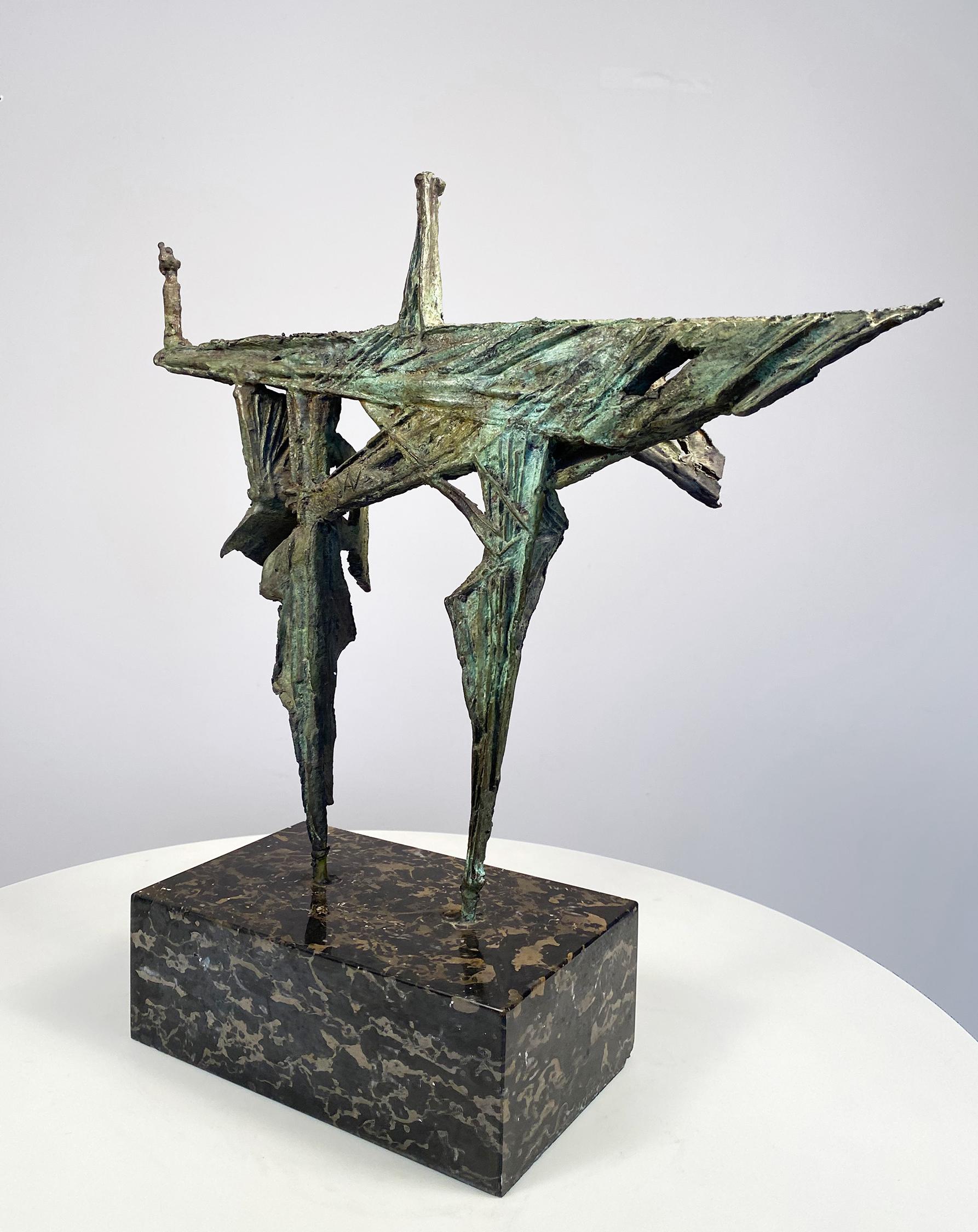 Seraph oder Engel Figuraler Skulpturpure (Gold), Abstract Sculpture, von Albert W. Wein