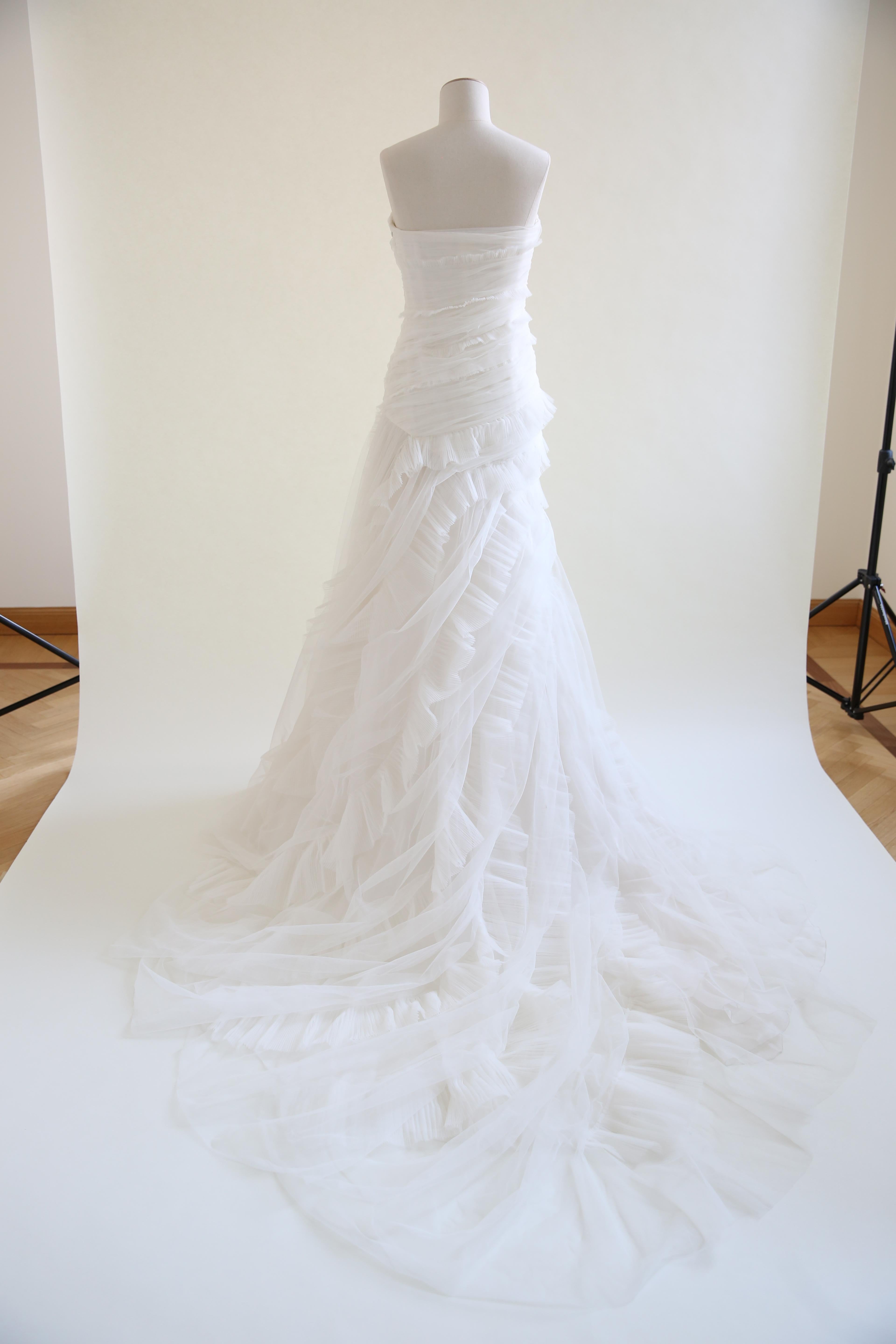 Alberta Ferretti 2011 strapless ivory white ruffled tulle wedding gown dress XS 6