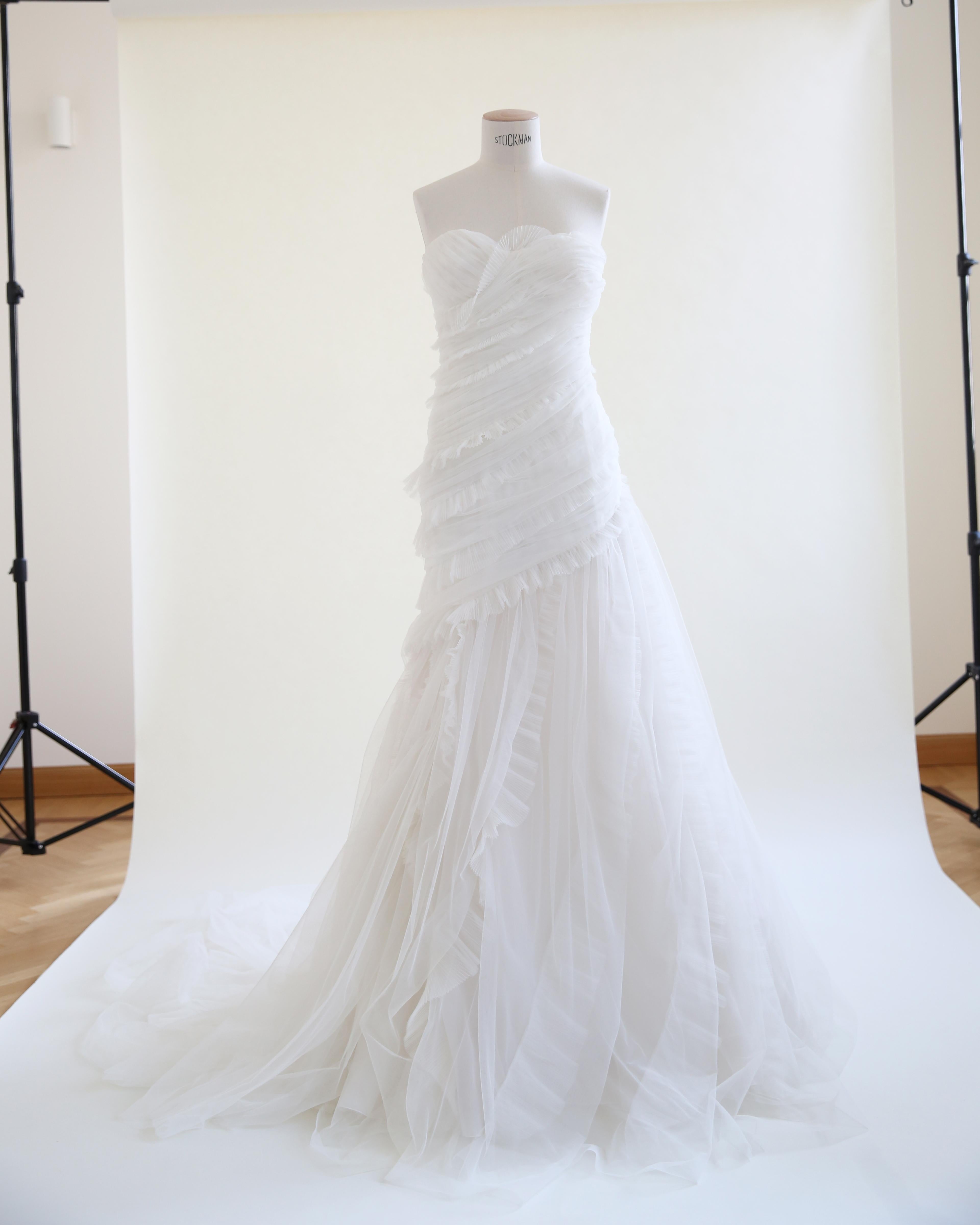 White Alberta Ferretti 2011 strapless ivory white ruffled tulle wedding gown dress XS