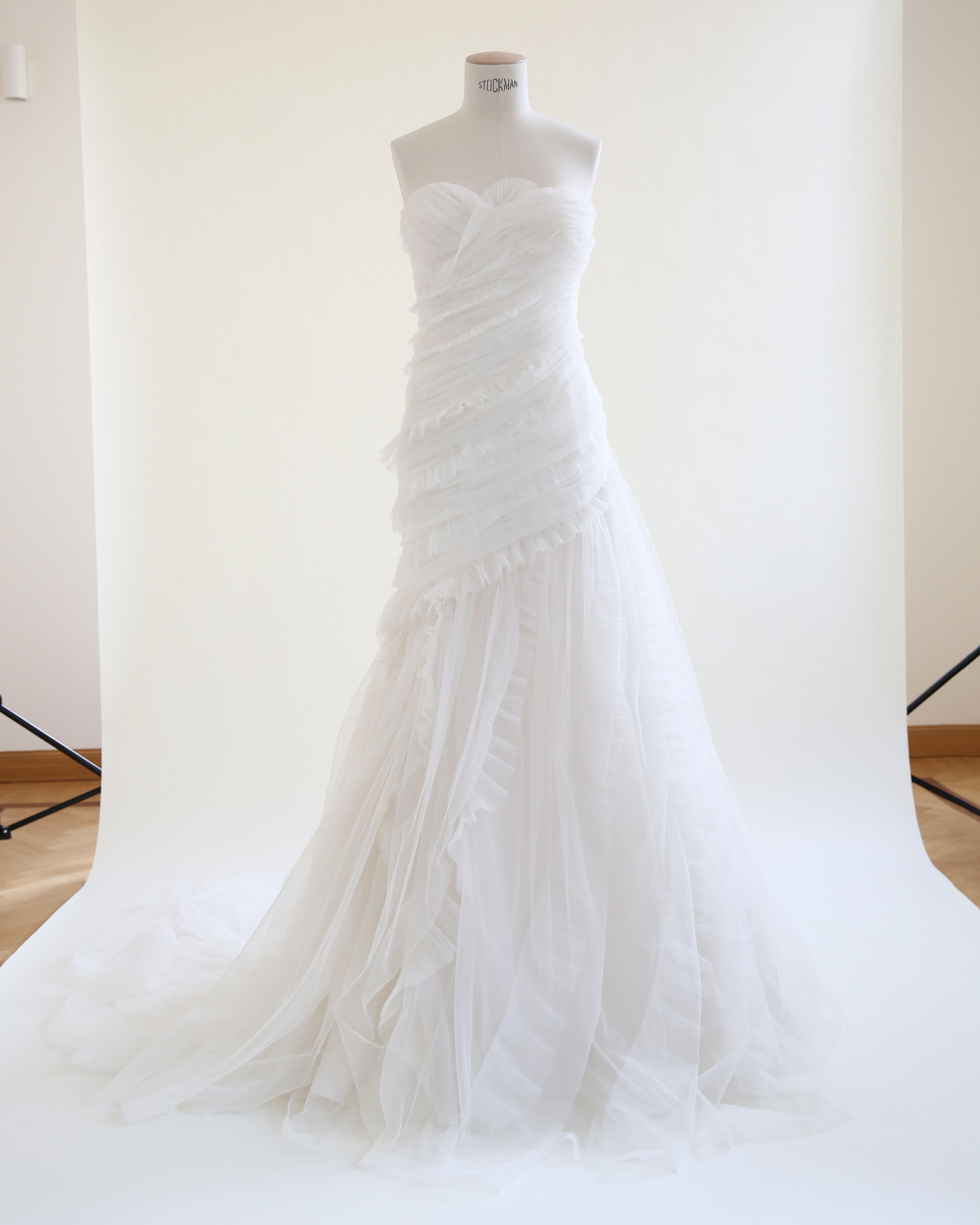 Women's Alberta Ferretti 2011 strapless ivory white ruffled tulle wedding gown dress XS