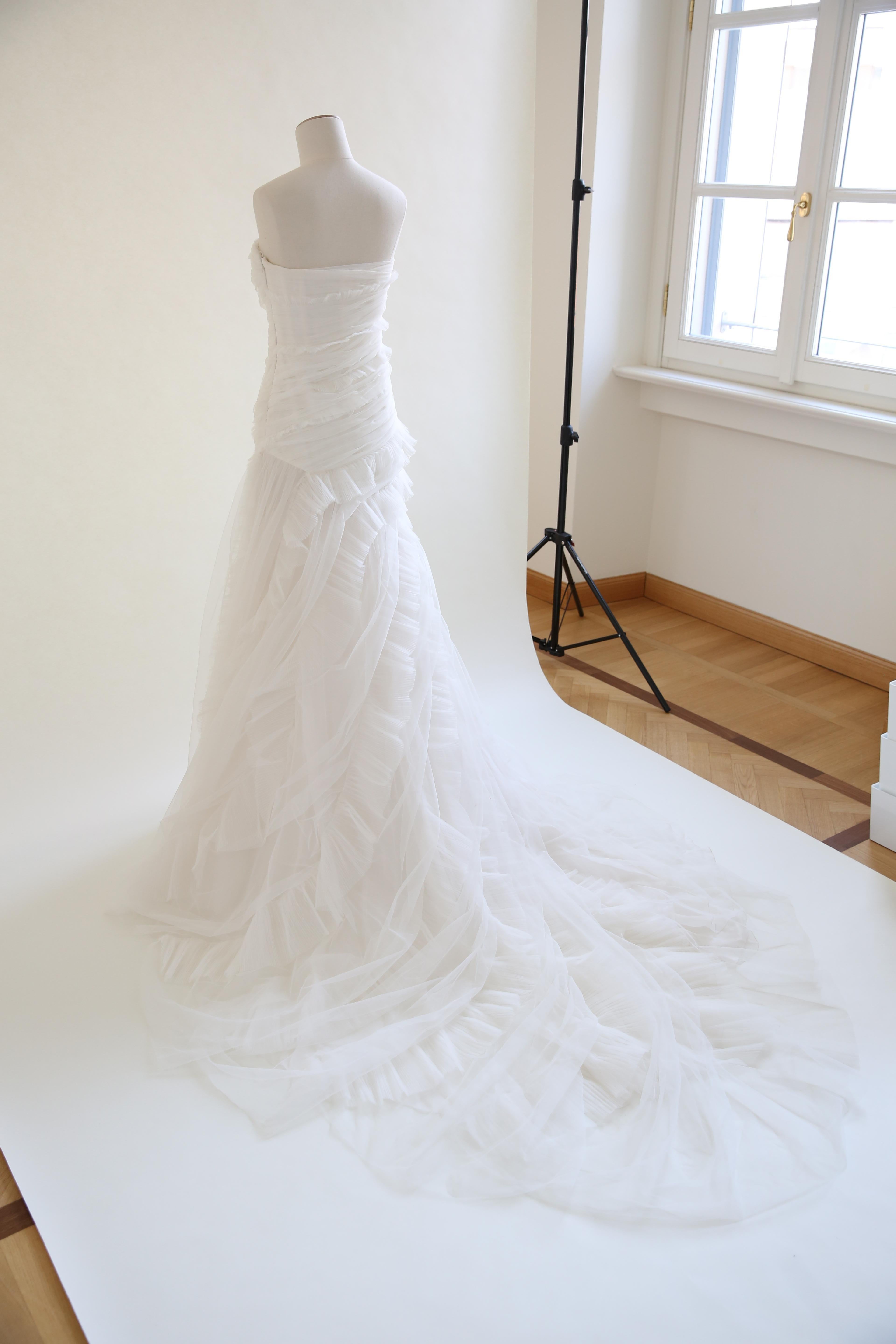Alberta Ferretti 2011 strapless ivory white ruffled tulle wedding gown dress XS 1