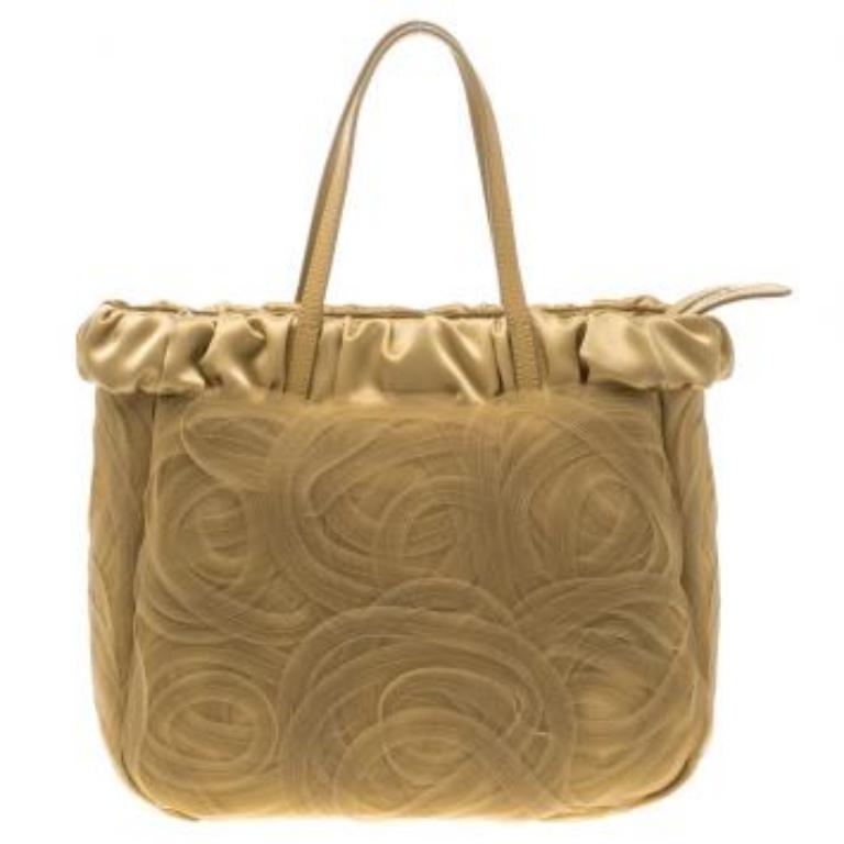 Beige Fourre-tout en filet et satin beige d'Alberta Ferretti en vente