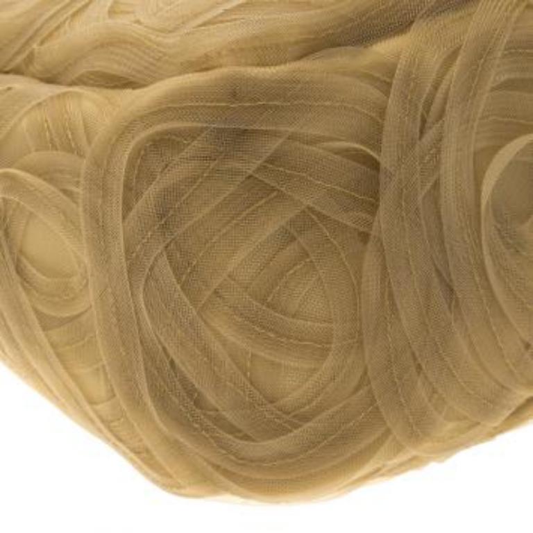 Fourre-tout en filet et satin beige d'Alberta Ferretti en vente 1