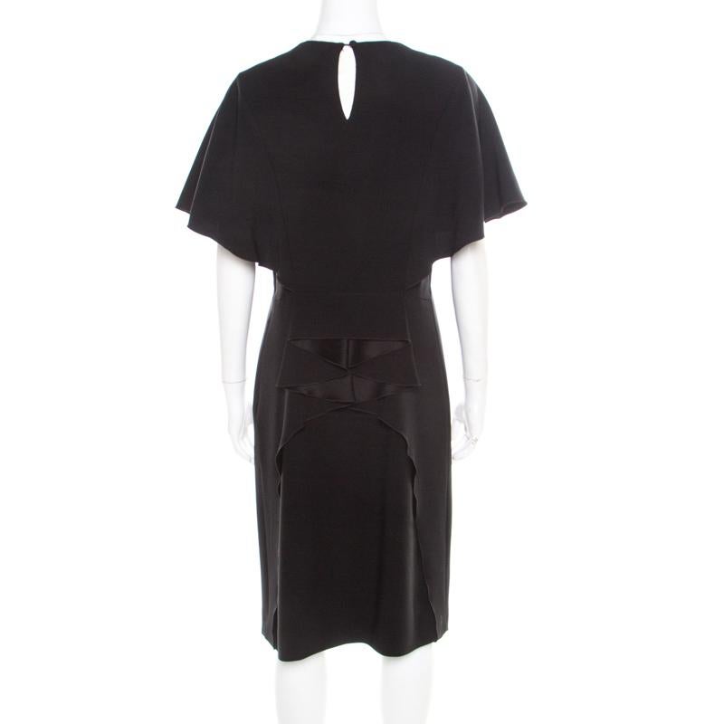 The lovely shift dress by Alberta Ferretti is the perfect pick for a formal event. Made from a fine blend of fabrics, this black dress is composed of draped sleeves that neatly fall in folds at the back. Gorgeously designed, this piece will