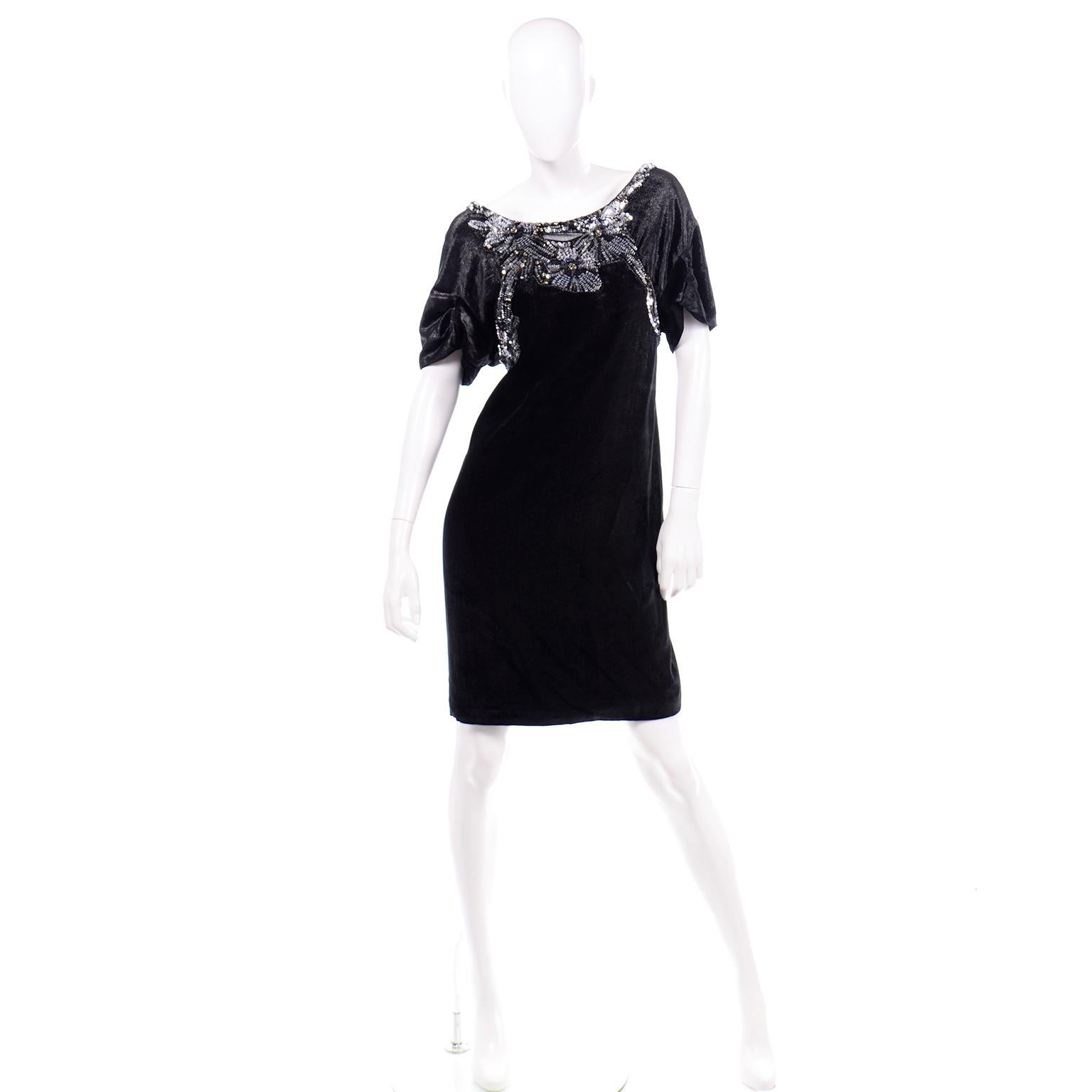 This lovely Alberta Ferretti black sparkle velvet dress has a beautiful blue tone silver sequin and black bead detail throughout the bust and back. The silver and blue tone sequins are all arranged to create flower-like figures with a center gem.