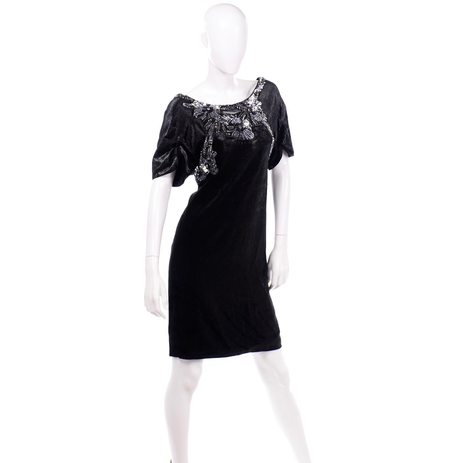 Noir Alberta Ferretti - Robe de soirée en velours noir avec paillettes et perles  en vente