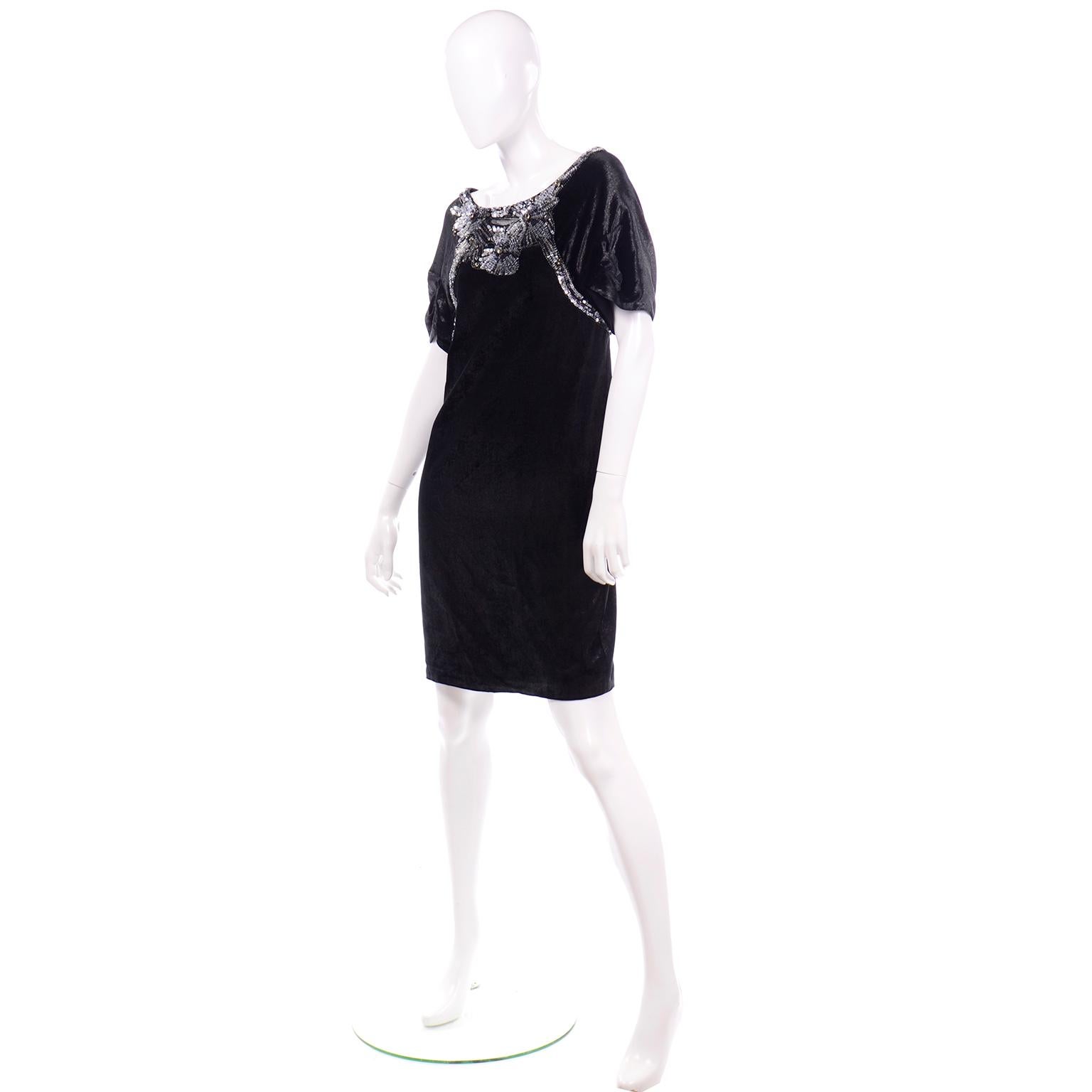 Alberta Ferretti Schwarzes Abendkleid aus Samt mit Pailletten und Perlen  für Damen oder Herren im Angebot