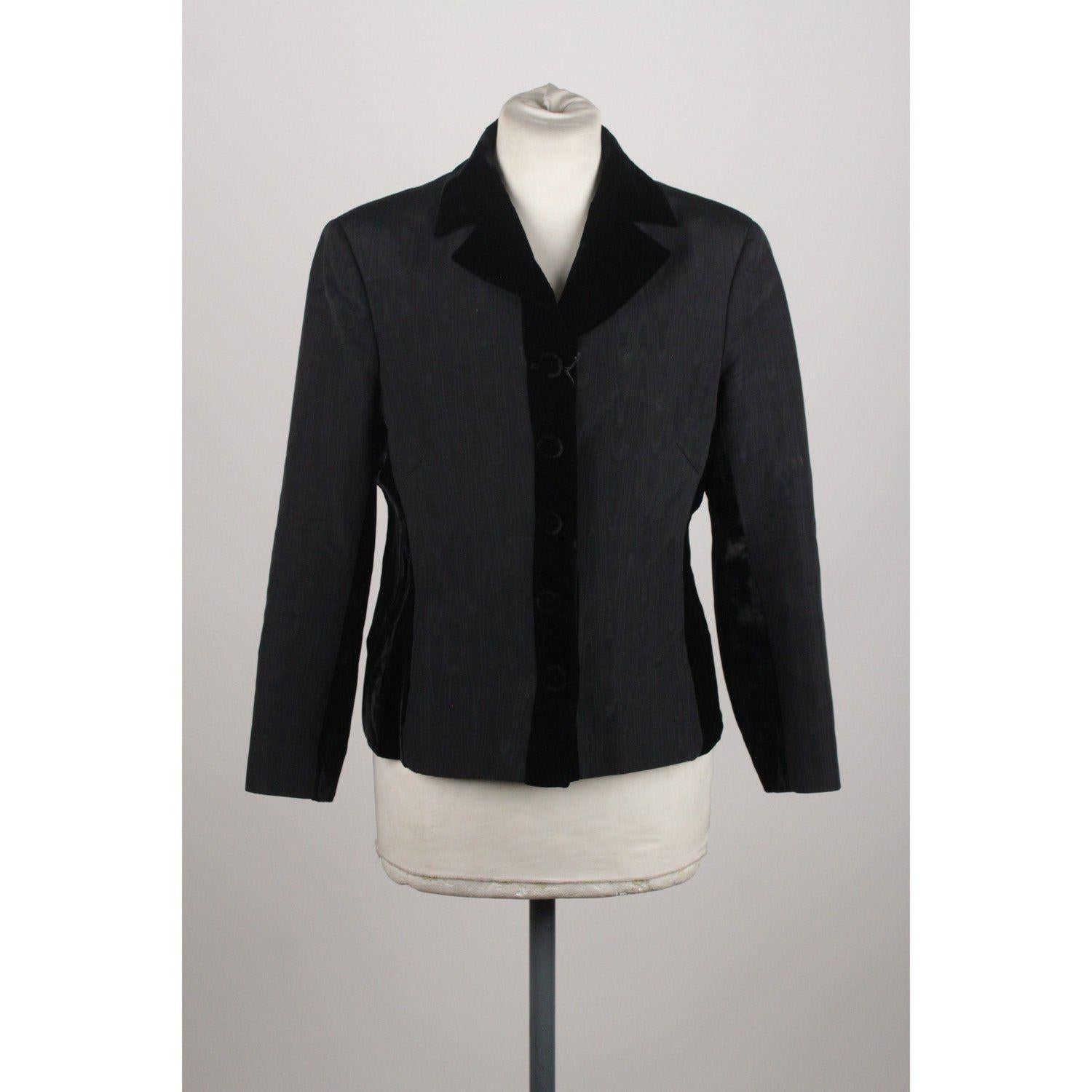 MATERIAL: Cotton Blend COLOR: Black MODEL: Blazer GENDER: Women SIZE: Small CONDITION DETAILS: B :GOOD CONDITION - Some light wear of use -a couple of marks on fabric due to storage MEASUREMENTS: SHOULDER TO SHOULDER: 16 inches - 40,6 cm BUST: 18