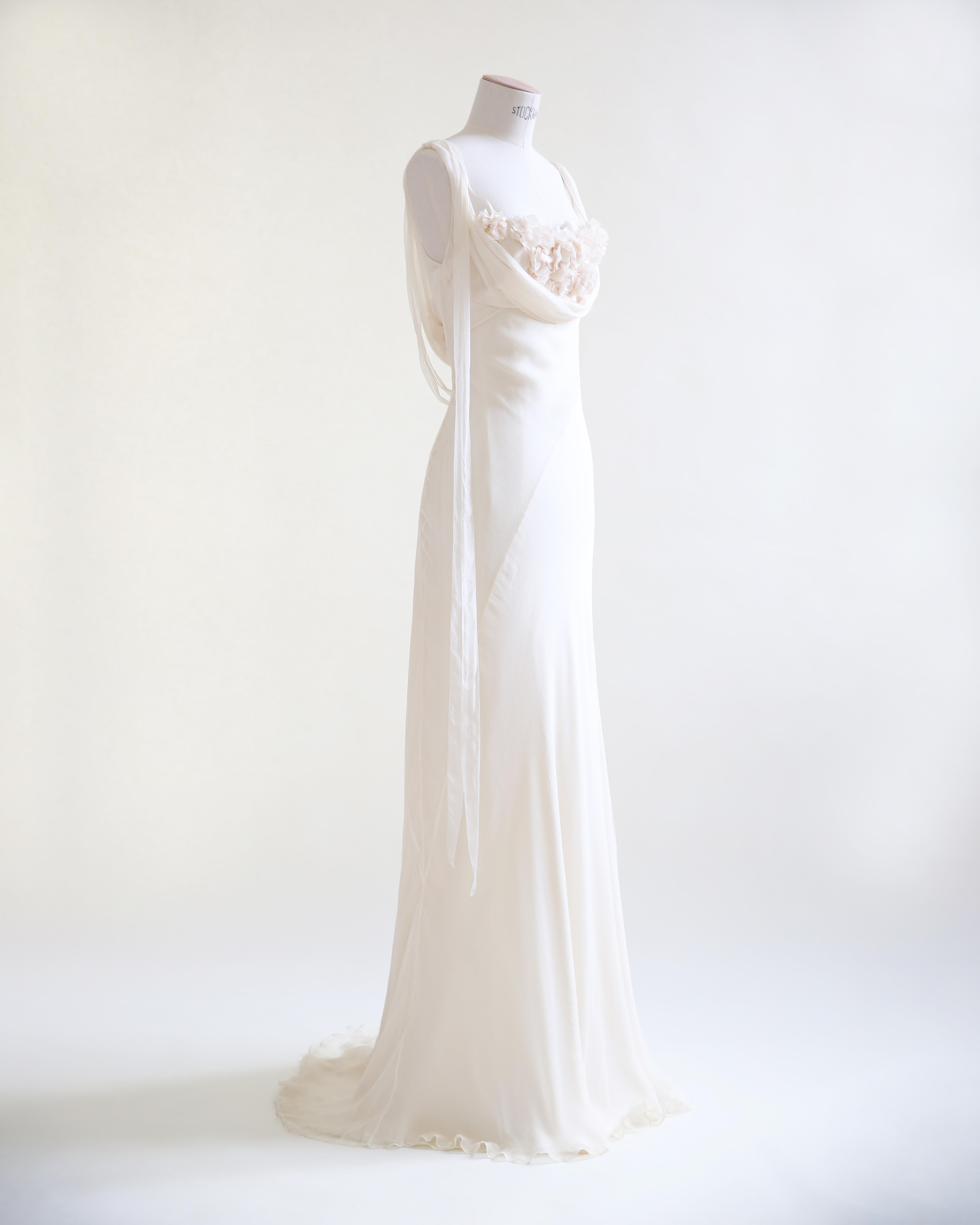 Alberta Ferretti Creme Elfenbein floral Perle Seide geschichtet Hochzeit Zug Kleid Kleid im Zustand „Relativ gut“ in Milano, Lombardia