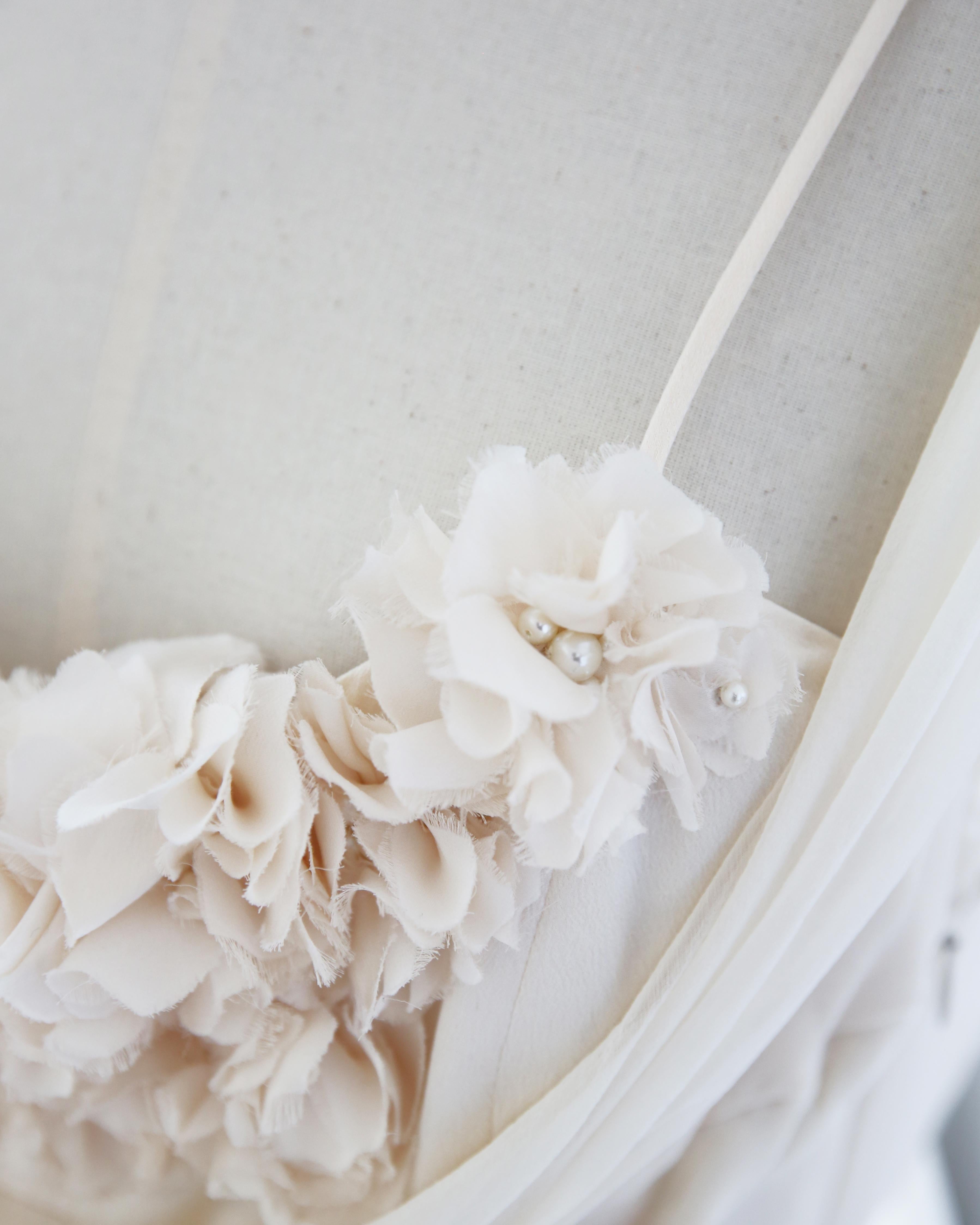 Alberta Ferretti Creme Elfenbein floral Perle Seide geschichtet Hochzeit Zug Kleid Kleid 4