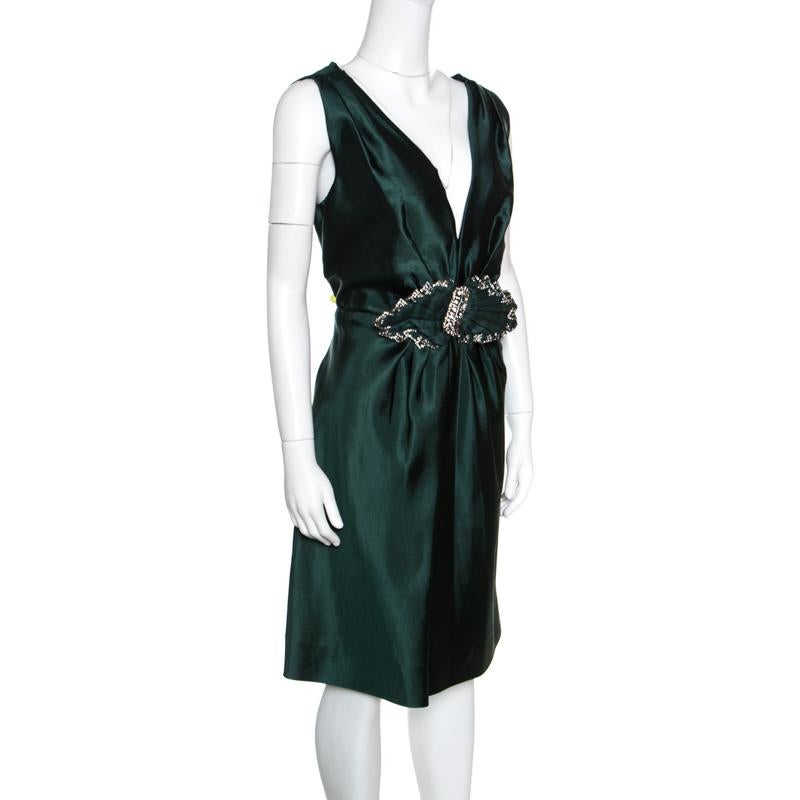Show up at a celebratory event in this gorgeous Alberta Ferretti dress. Made from blended fabric, this item will be your go-to outfit for any occasion. Wear this green piece with ankle strap sandals for a classy look.

