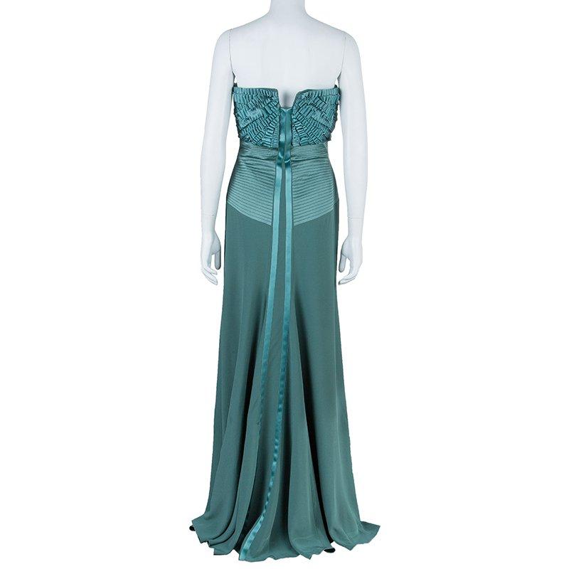 Feel like a princess when you put on this Evening Gown by Alberta Ferretti. Made from 100% silk in a breathtaking green hue, it comes with a strapless and structured bodice. Adding to its charm is the asymmetrical extended bottom. This dress comes