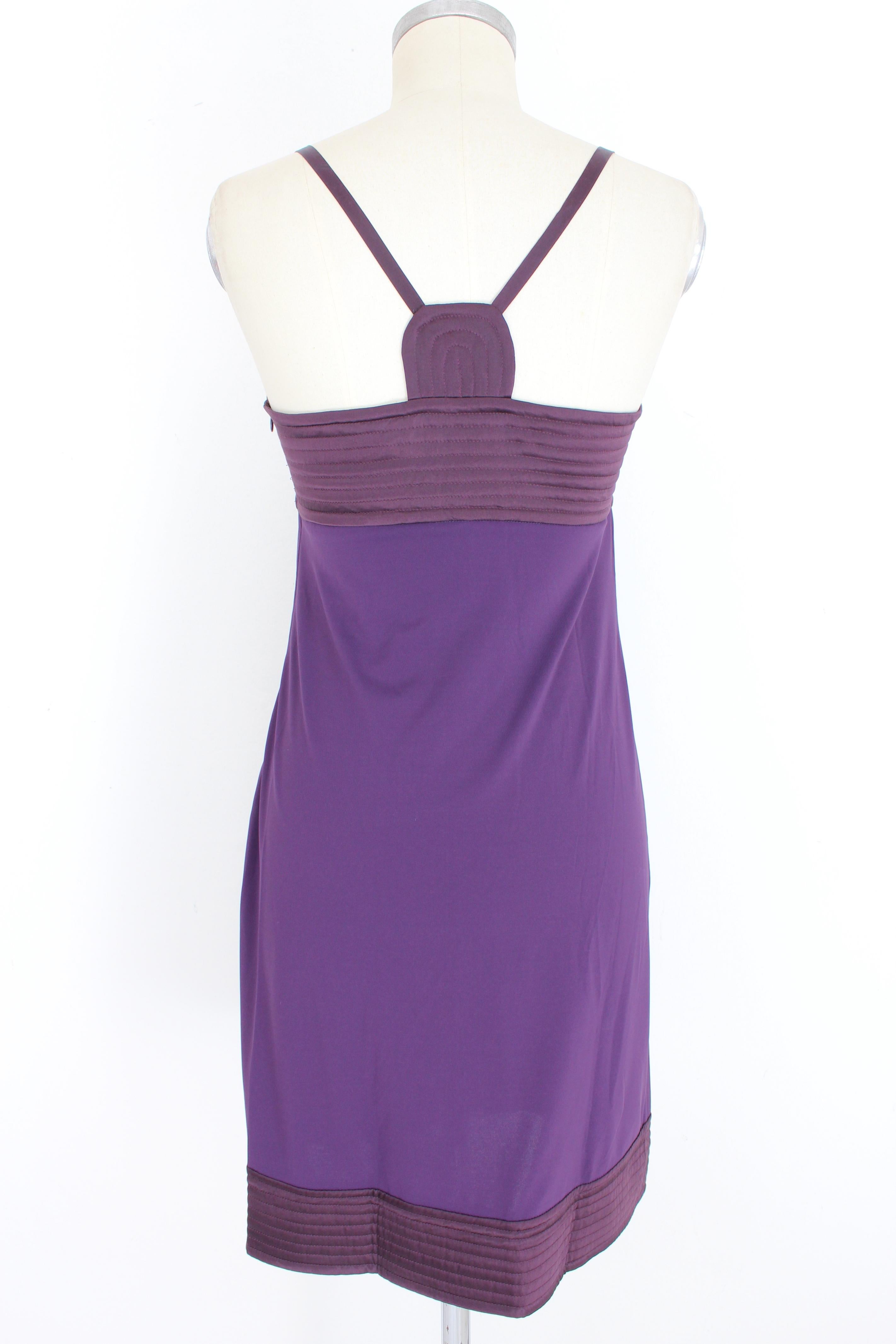Philosophy by Alberta Ferretti 2000s woman dress. Elegant sheath dress, knee length. Purple color, 75% acetate fabric, 20% polyamide, 5% other fibers, the upper part of the chest and the final band, 100% silk fabric. Made in Italy.

Condition: