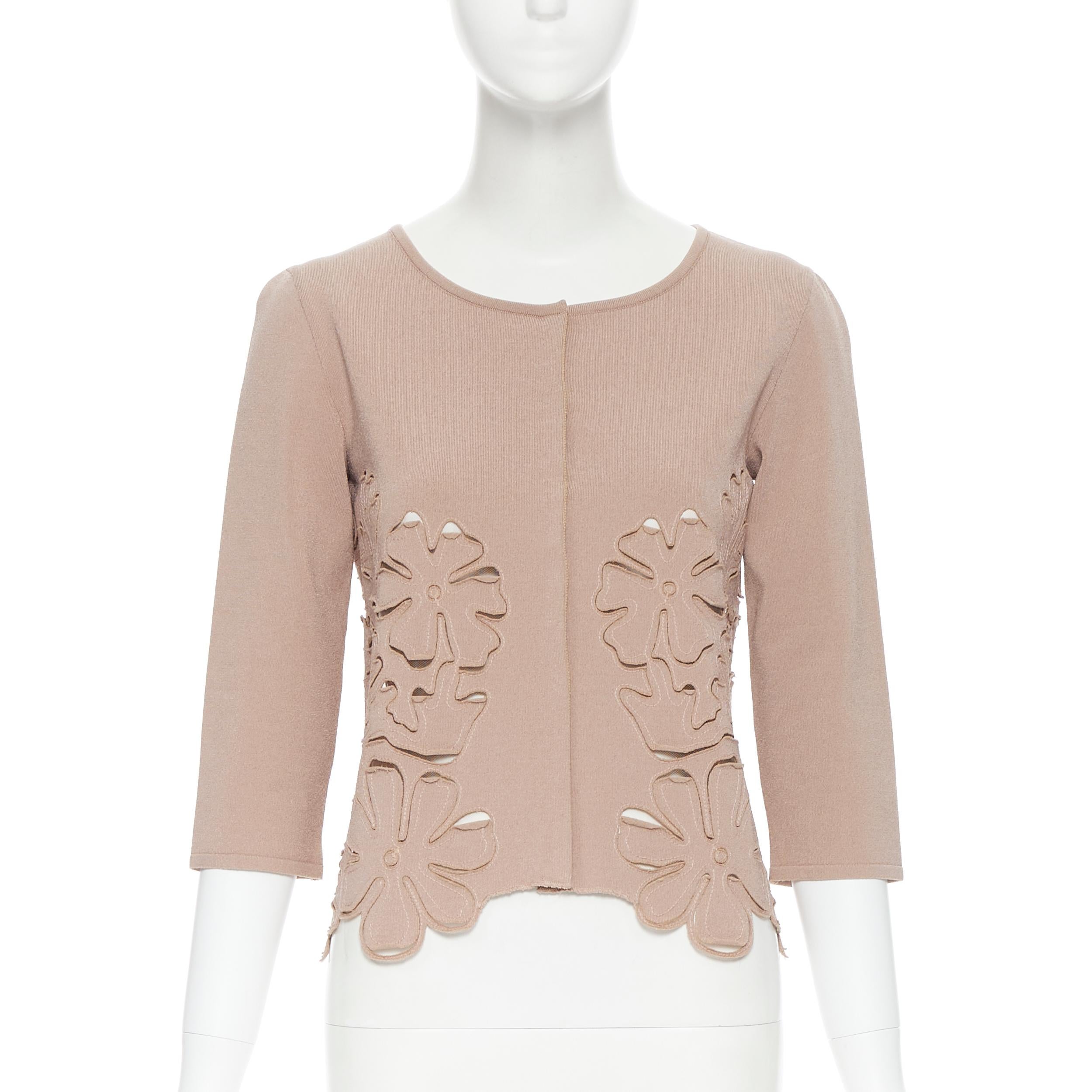 ALBERTA FERRETTI rayon blend knit nude beige floral cut out cardigan sweater XS 
Reference: LNKO/A01728 
Brand: Alberta Ferretti 
Designer: Alberta Ferretti 
Material: Rayon 
Color: Beige 
Pattern: Floral 
Closure: Button 
Extra Detail: Viscose