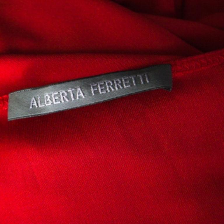 Alberta Ferretti Vestido asimétrico de manga murciélago de punto de seda rojo M en Bueno estado para la venta en Dubai, Al Qouz 2