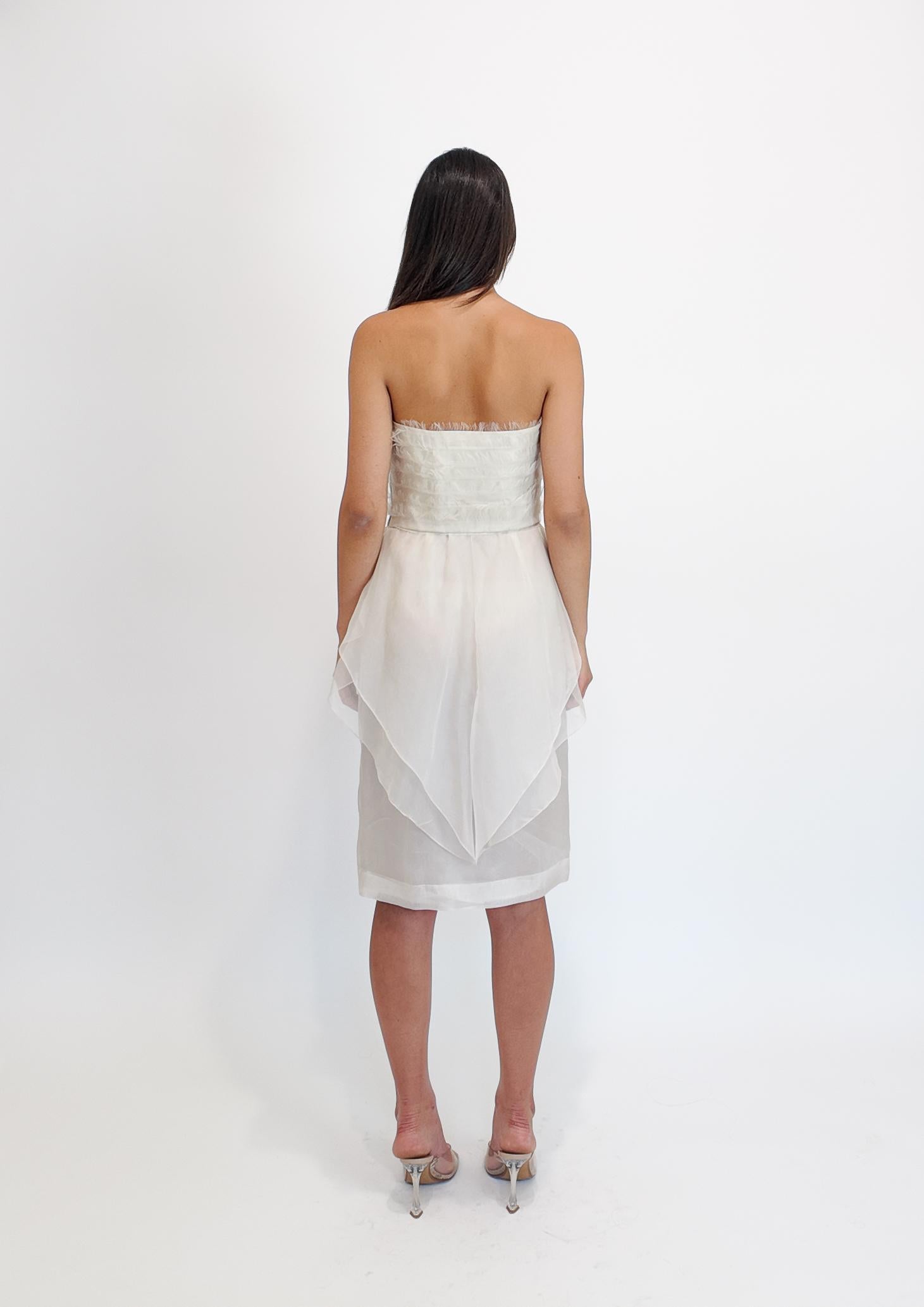 Alberta Ferretti S/S 2013 Weißes Cocktail-Schößchenkleid aus Seide im Angebot 1