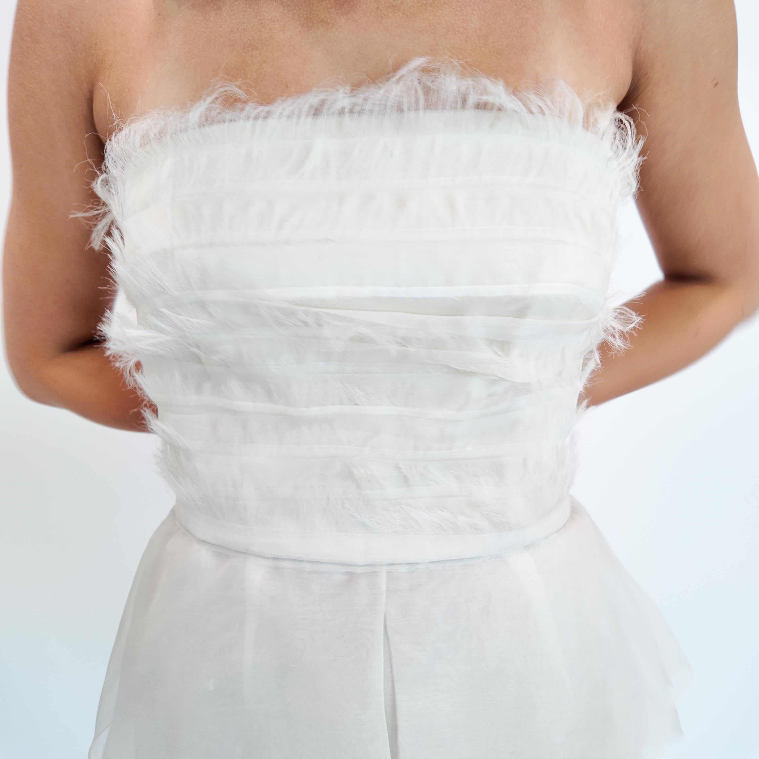 Alberta Ferretti S/S 2013 Weißes Cocktail-Schößchenkleid aus Seide im Angebot 3
