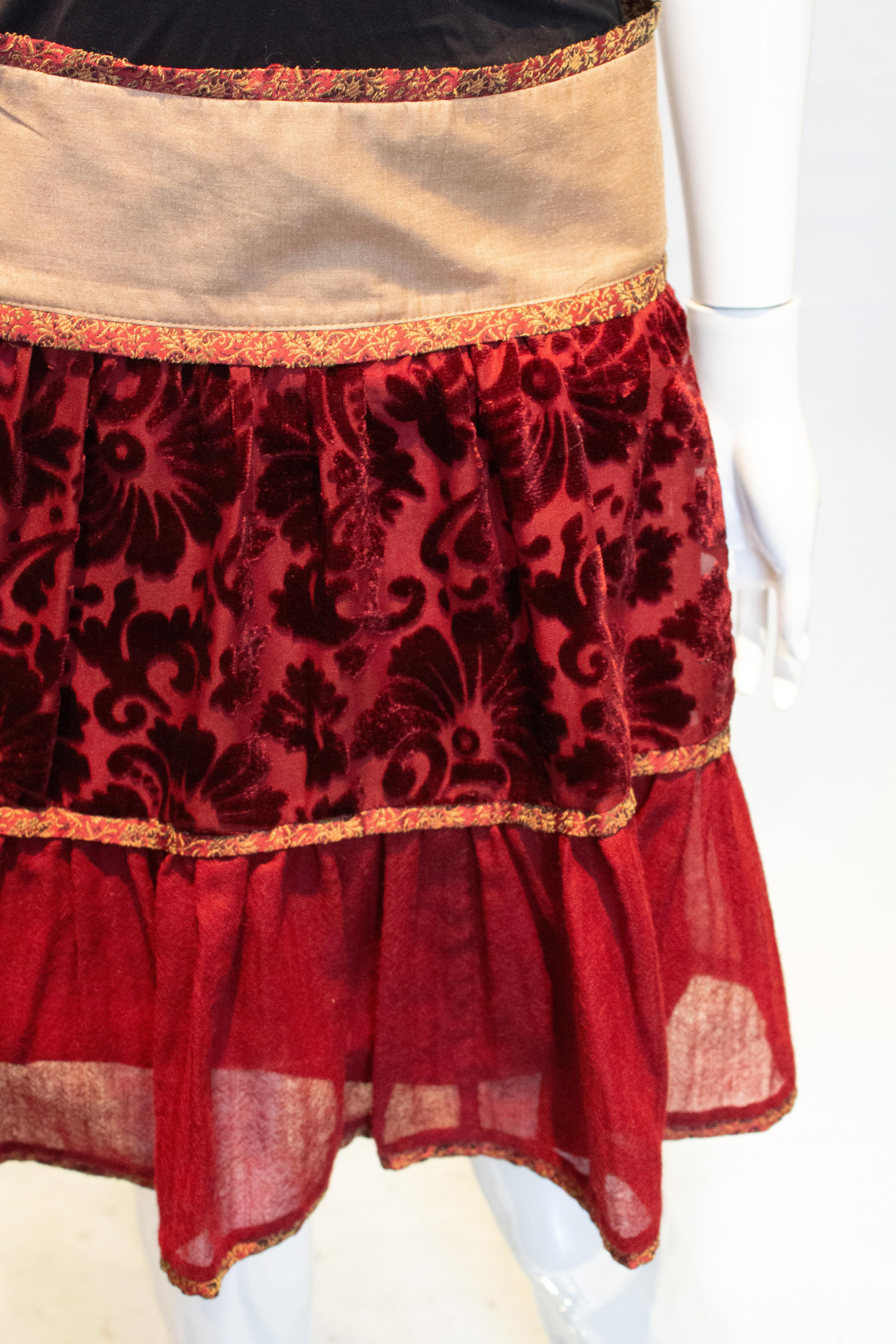 Alberta Ferretti Skirt in Plum Colours In Good Condition For Sale In London, GB