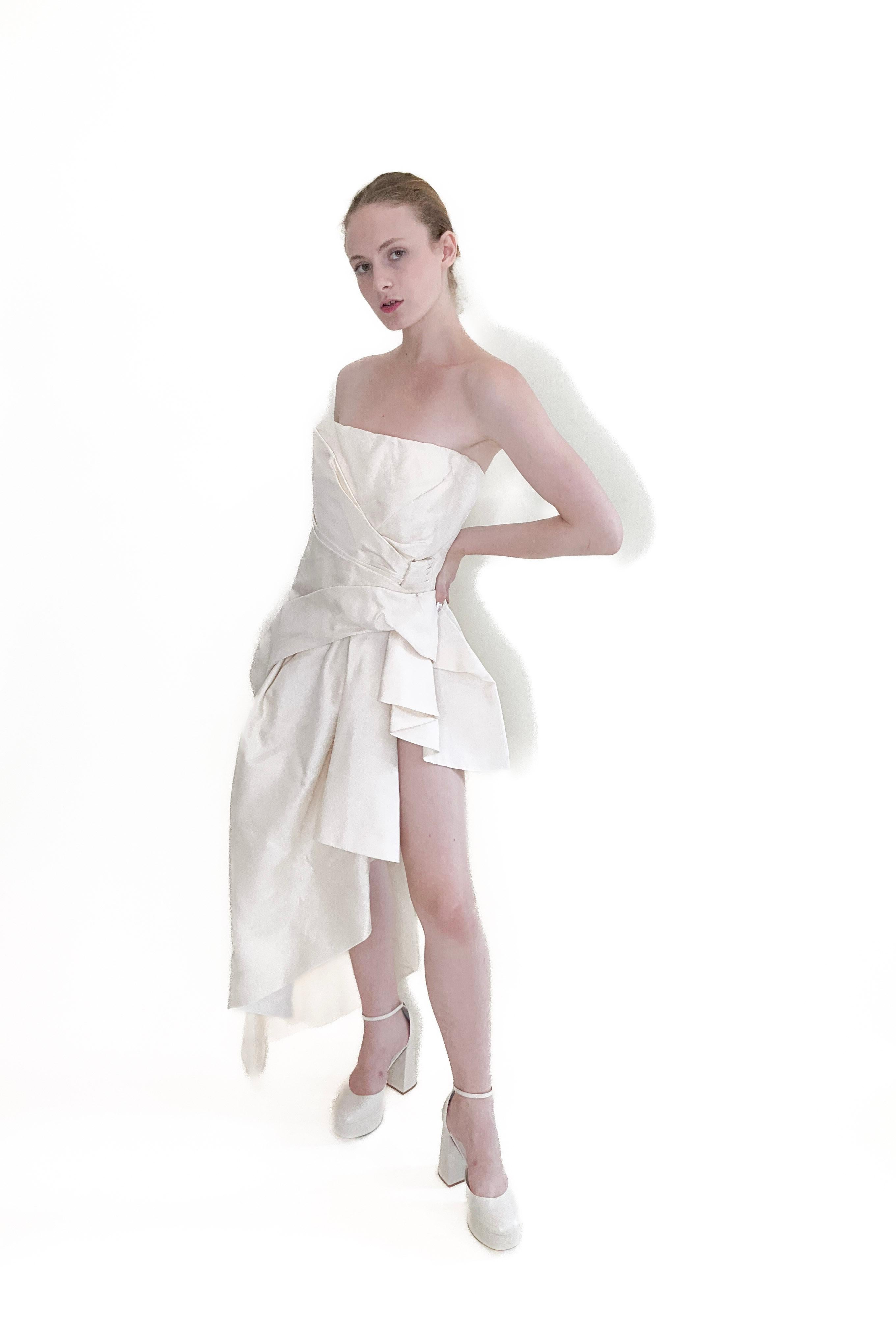 Alberta Ferretti Trägerloses asymmetrisches Kleid (Grau) im Angebot