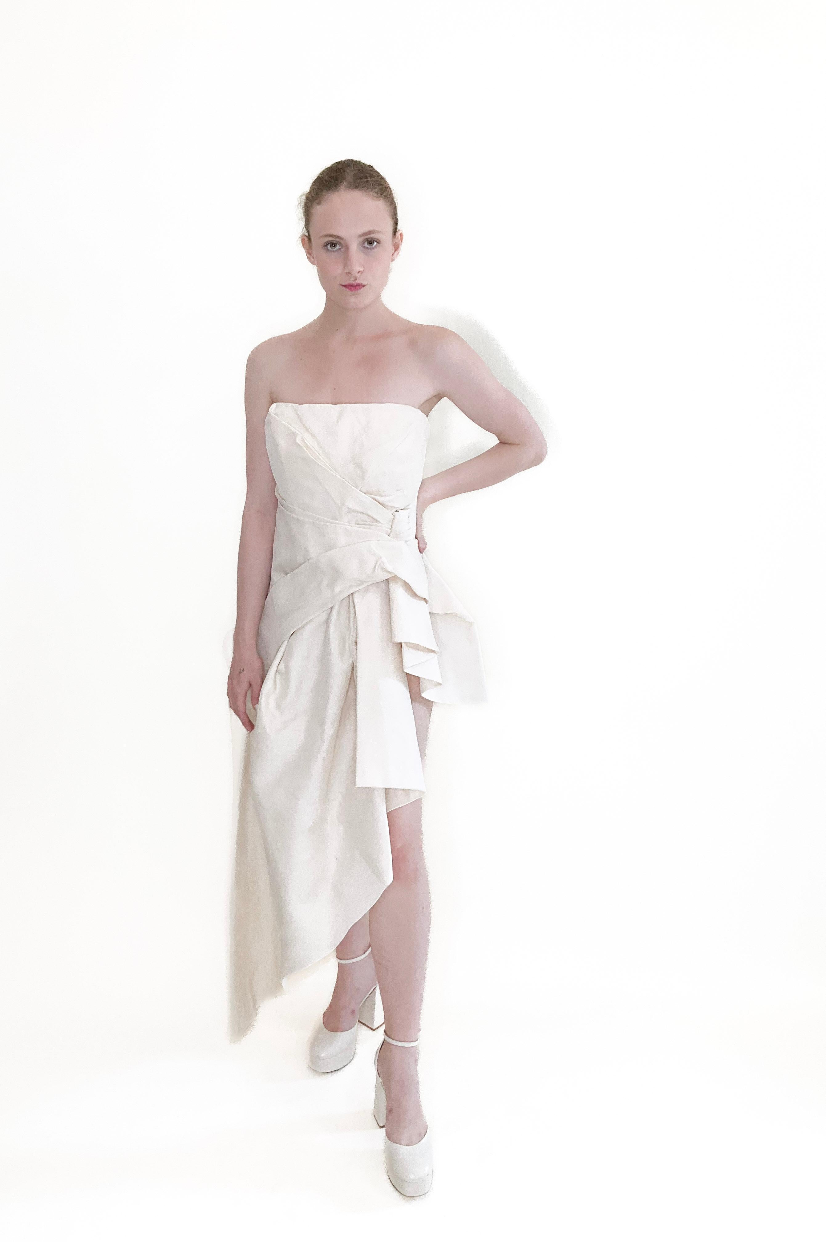 Alberta Ferretti Trägerloses asymmetrisches Kleid im Zustand „Hervorragend“ im Angebot in Los Angeles, CA