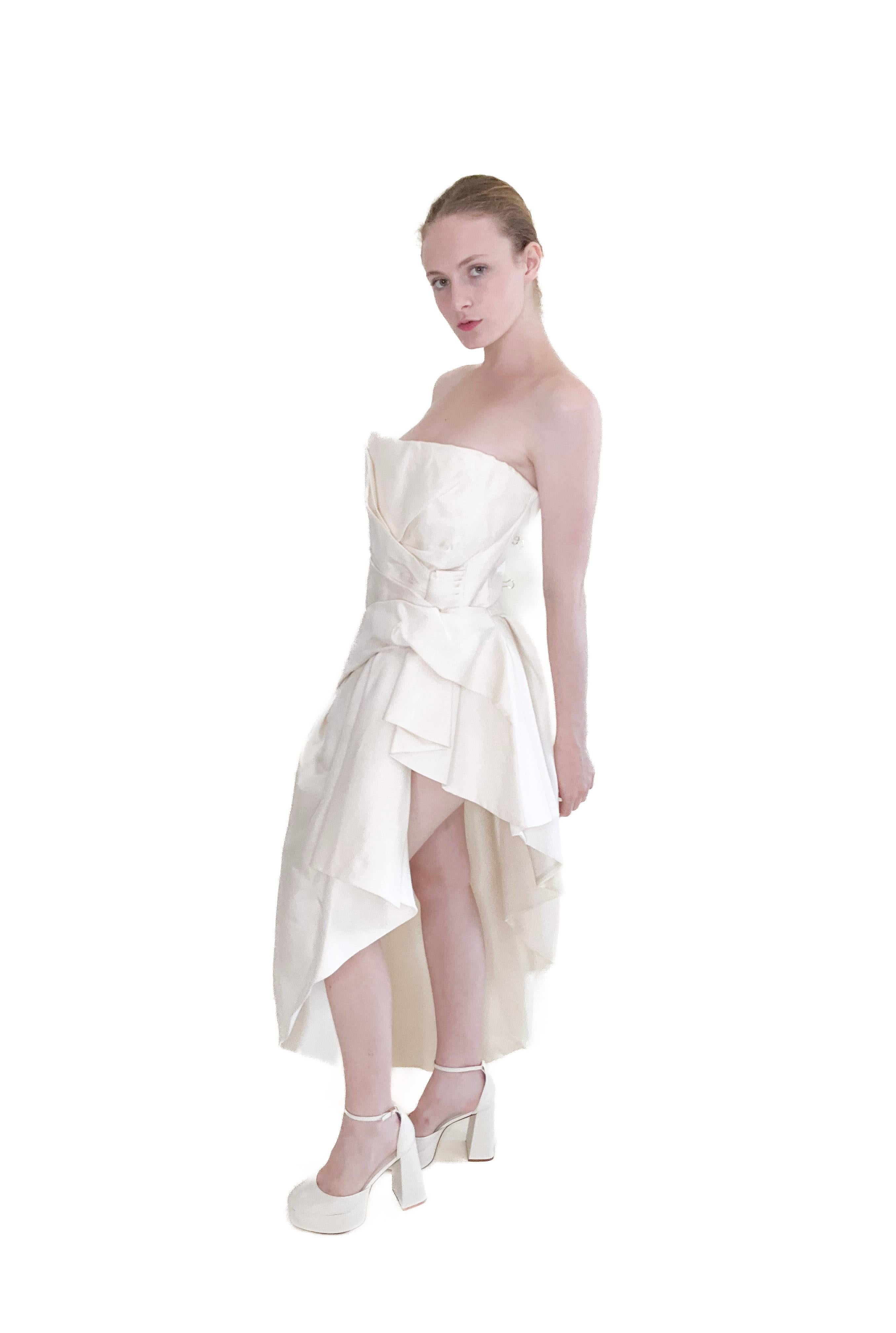 Alberta Ferretti Trägerloses asymmetrisches Kleid im Angebot 2