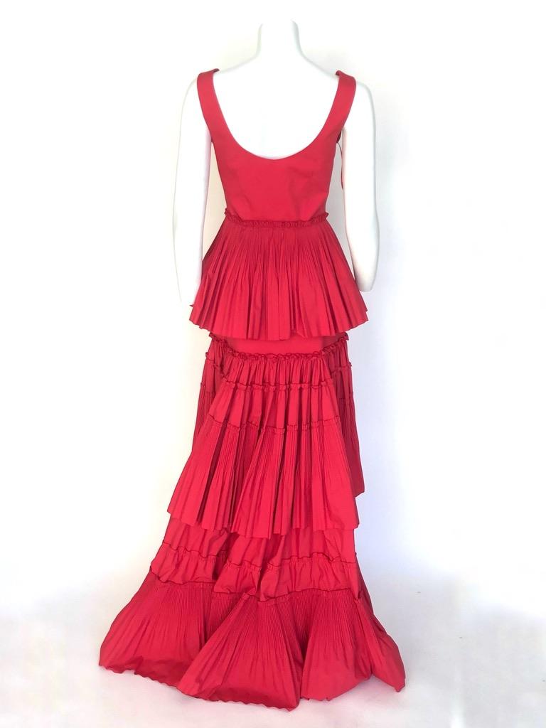Alberta Ferretti tiered skirt red gown In New Condition For Sale In New York, NY