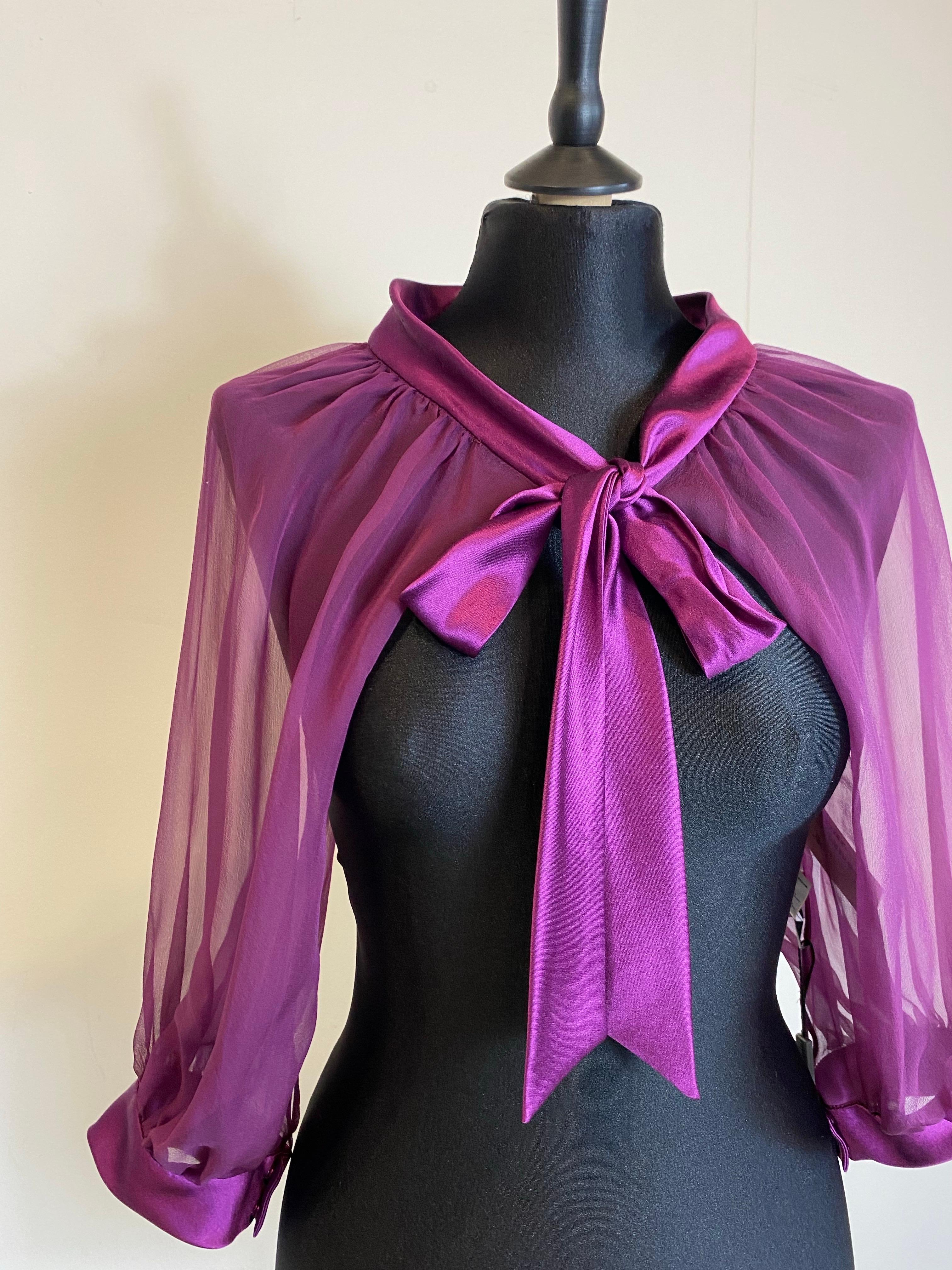 Alberta Ferretti Top.
100% seta.
Taglia unica.
Condizioni generali eccellenti, come nuovo.