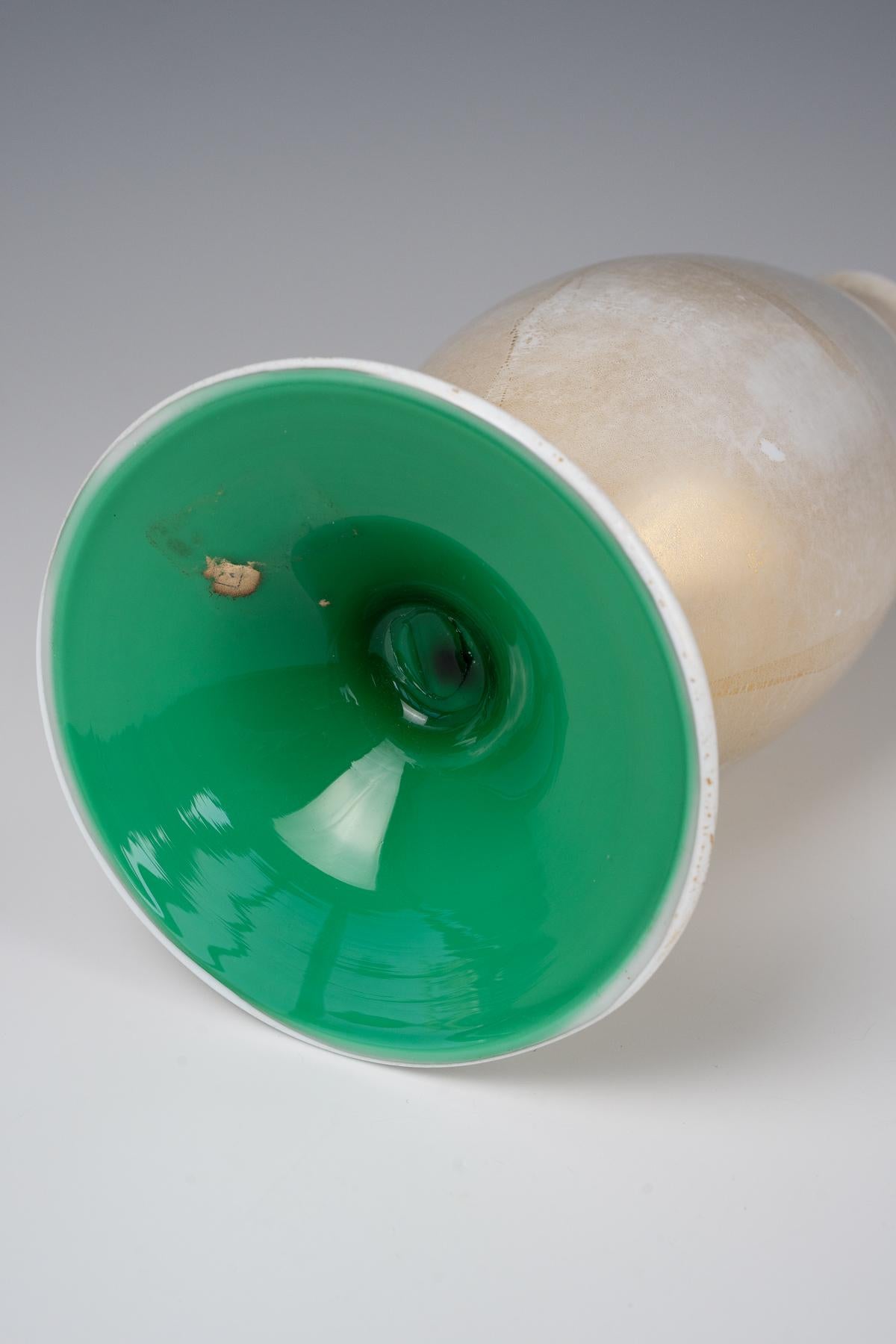 Italiano Alberto Barbini, vaso bianco con interno verde, 1940 per V.A.M.S.A. in vendita