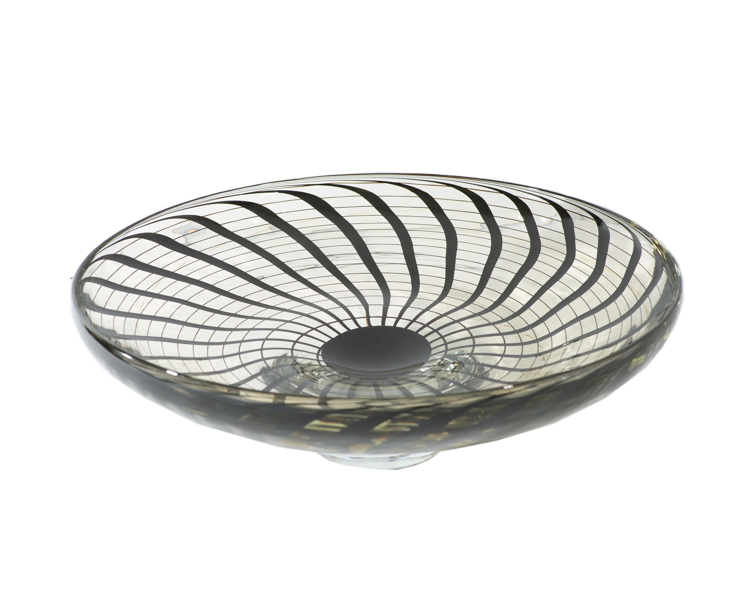 A 2002 Murano art glass centerpiece bowl by the Italian glass artist Alberto Donà. This footed bowl is made of a lightly tinted clear glass with an opaque inner black spiral that winds outward from the center. Overlapping the central spiral are