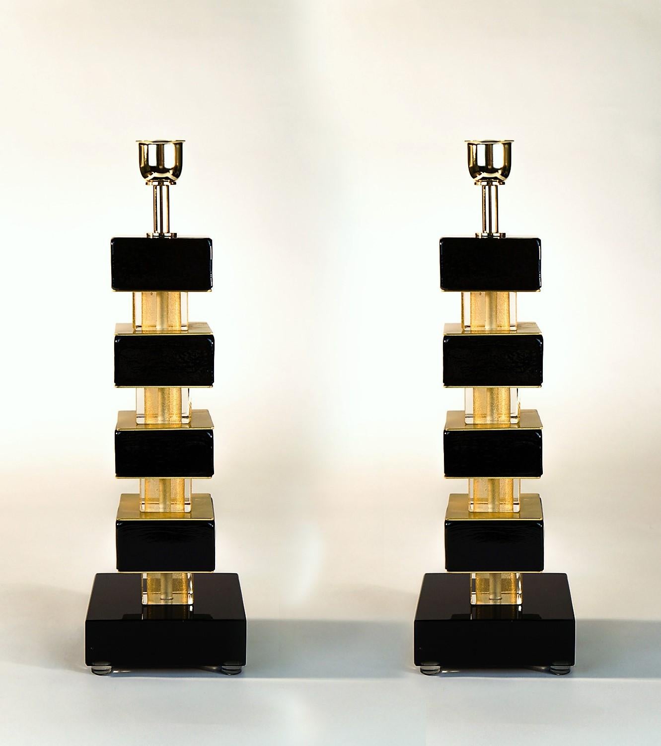 This is a very simple lamp, and because of its simplicity, it is certainly very elegant. Created by maestro Alberto Dona 'in 1980, it is embellished with 24-karat gold inserts that alternate with black blocks making the body of this lamp extremely