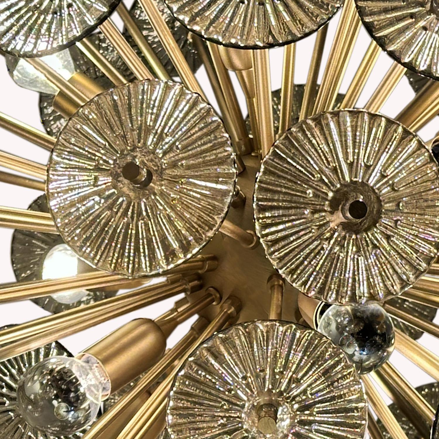 Italiano Lampadario a disco in vetro di Murano testurizzato ispirato ad Alberto Dona 2023 in vendita