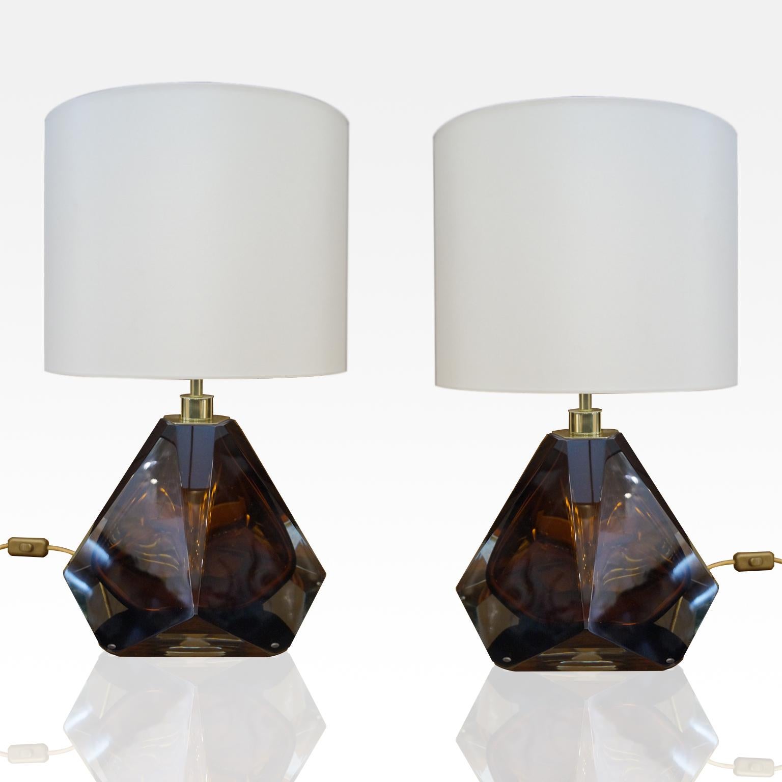 Diese Tischlampe ist Teil der Kollektion des Glasmeisters Alberto Donà, die drei Lampen in verschiedenen Größen umfasst, die 