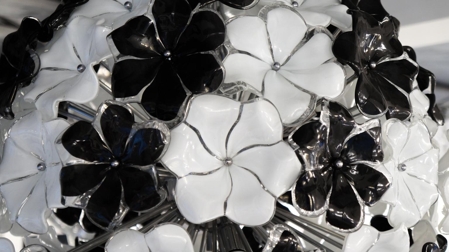 Alberto Donà Mid-Century Modern Black White Flower Murano Glass Chandelier, 1994 For Sale 10