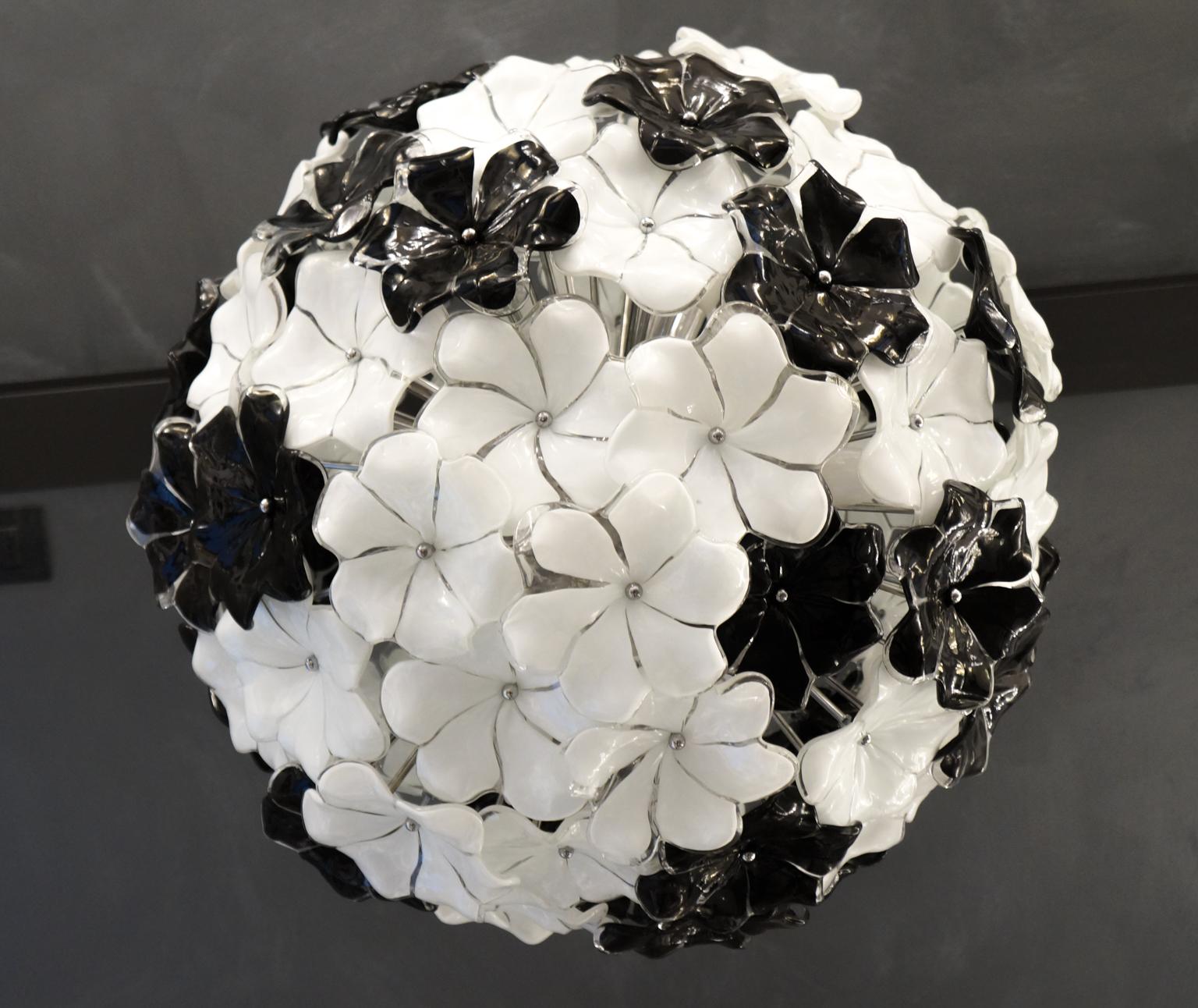 Alberto Donà Mid-Century Modern Black White Flower Murano Glass Chandelier, 1994 For Sale 11