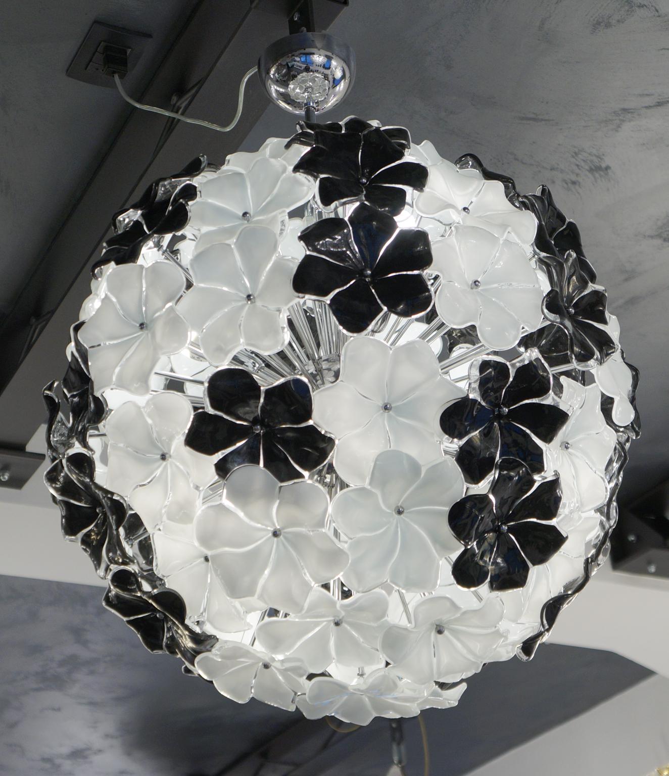 Hand-Crafted Alberto Donà Mid-Century Modern Black White Flower Murano Glass Chandelier, 1994 For Sale