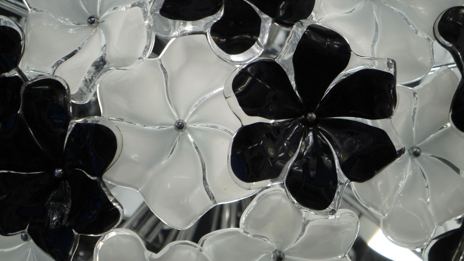 Alberto Donà Mid-Century Modern Black White Flower Murano Glass Chandelier, 1994 For Sale 3