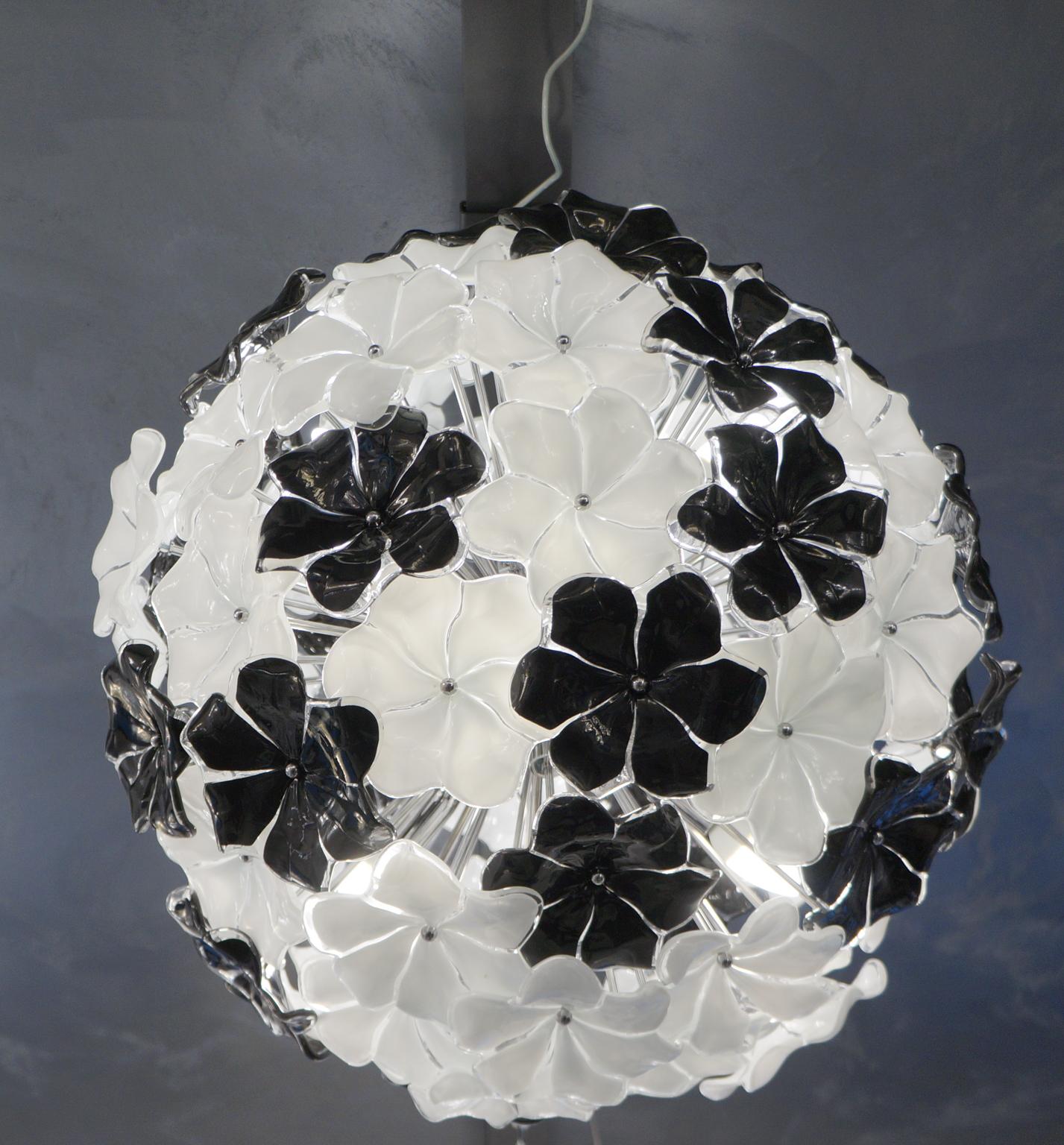 Alberto Donà Mid-Century Modern Black White Flower Murano Glass Chandelier, 1994 For Sale 4