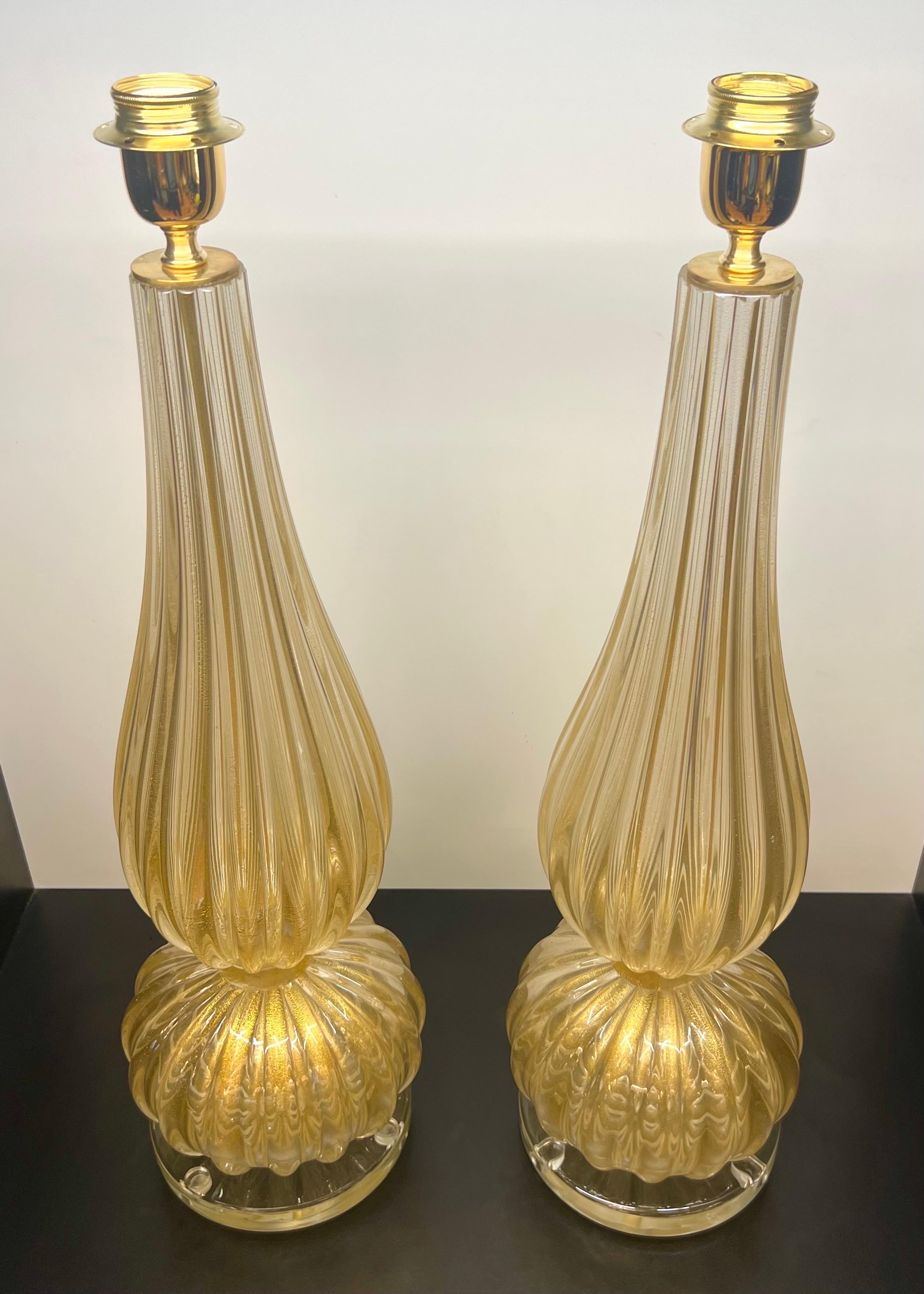 Mid-Century Modern Alberto Donà Modernité du milieu du siècle Feuille d'or 24kt Deux lampes de table en verre Murano 2024 en vente