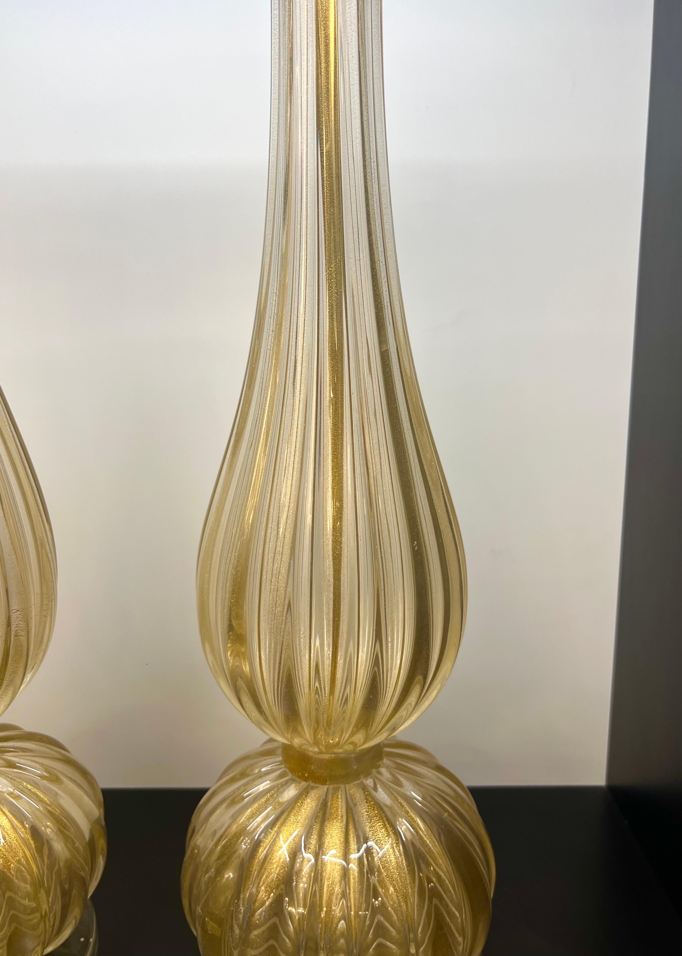 Verre d'art Alberto Donà Modernité du milieu du siècle Feuille d'or 24kt Deux lampes de table en verre Murano 2024 en vente