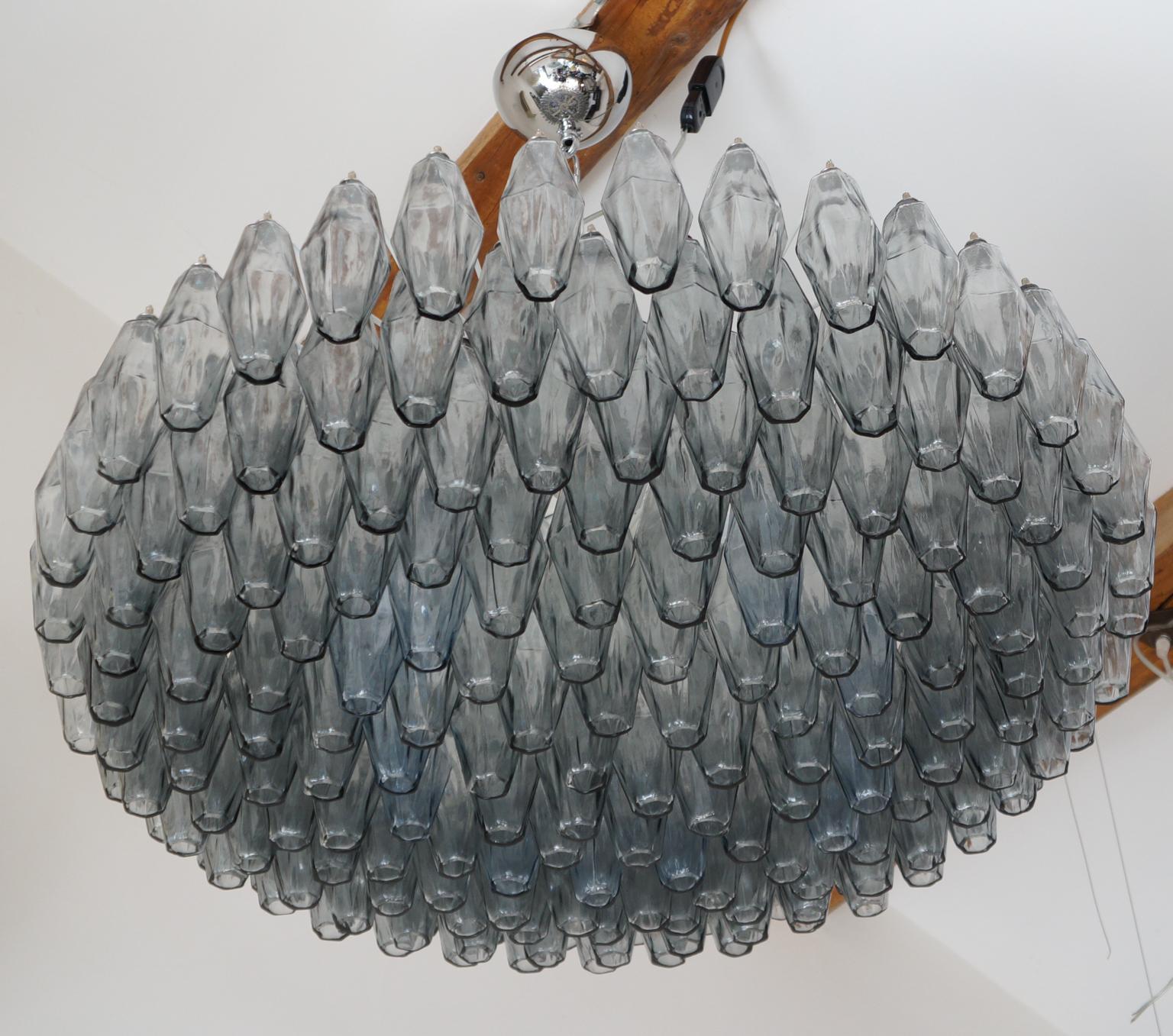 Large Murano blown glass Poliedri chandelier color grey elements. 
This fantastic chandelier contains a total of 183 elements called Poliedri. 

This Classic developed in the 1960s and then reproduced by Maestro Alberto Donà in different shapes