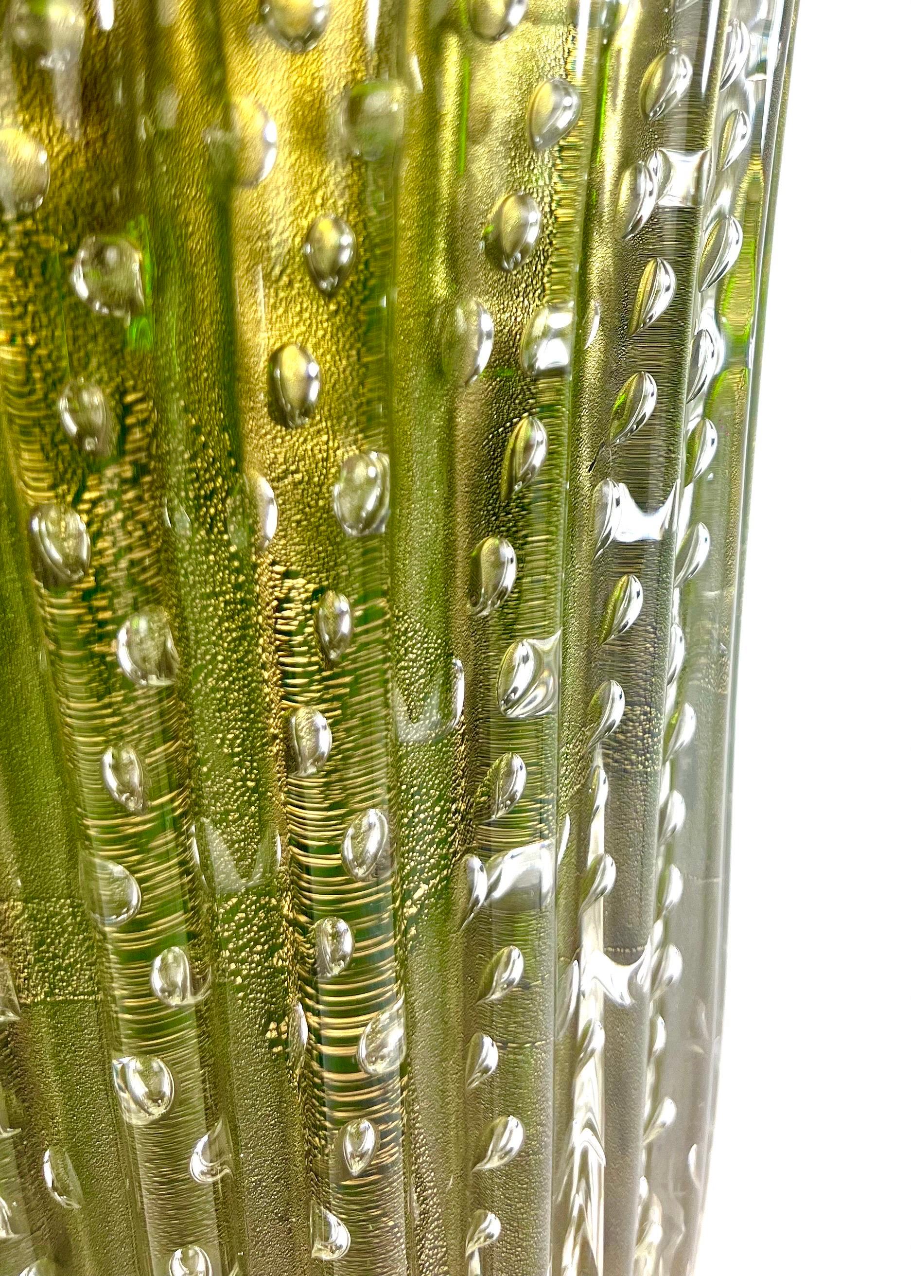 Vetro artistico Alberto Donà Mid-Century Modern Vaso In Vetro Di Murano Verde E Foglia Oro 24kt in vendita