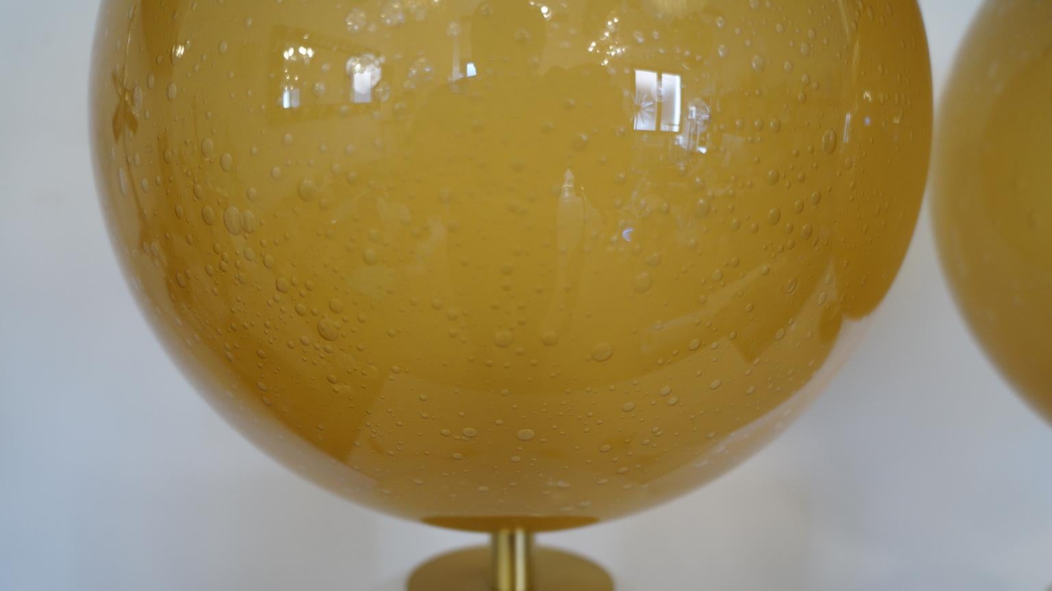 Alberto Donà Lampe de table en verre de Murano de style moderne du milieu du siècle, de couleur blanche et ambrée. en vente 6