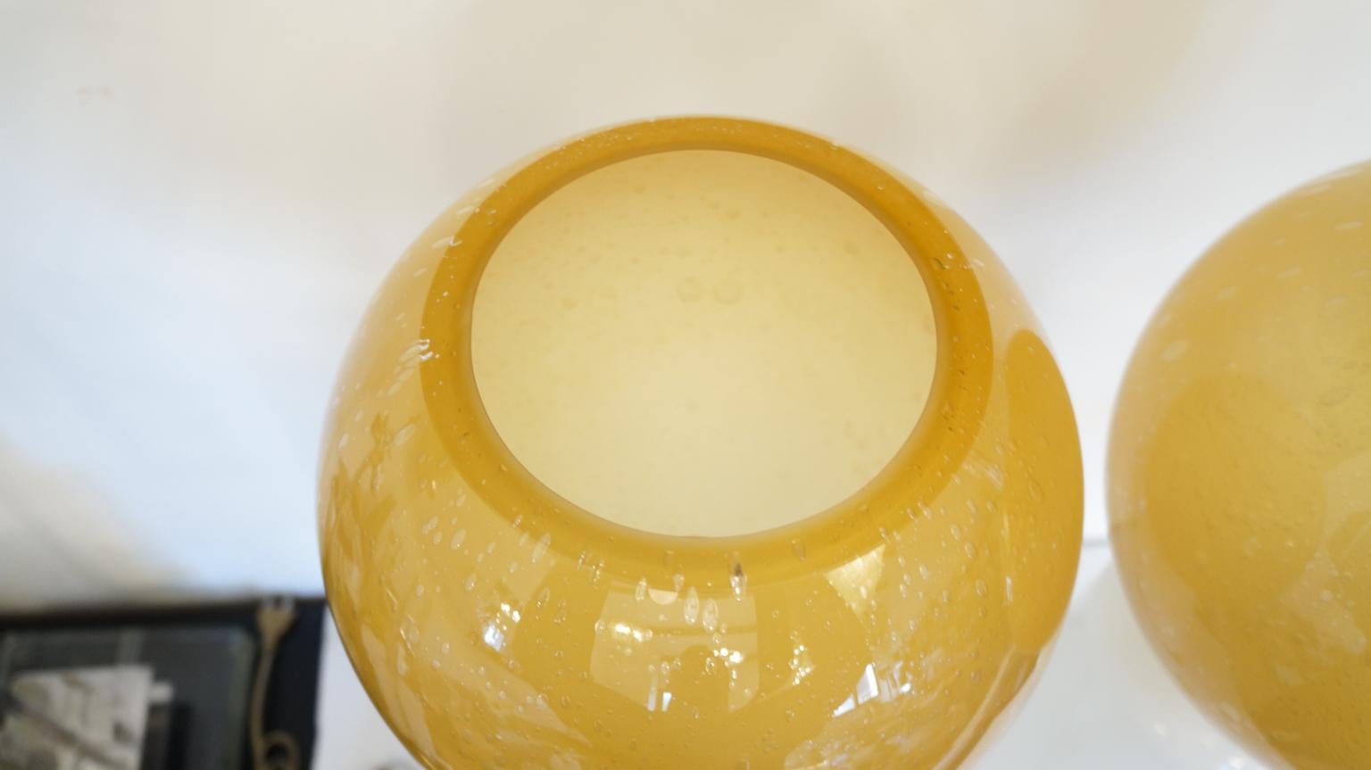 Alberto Donà Lampe de table en verre de Murano de style moderne du milieu du siècle, de couleur blanche et ambrée. en vente 8