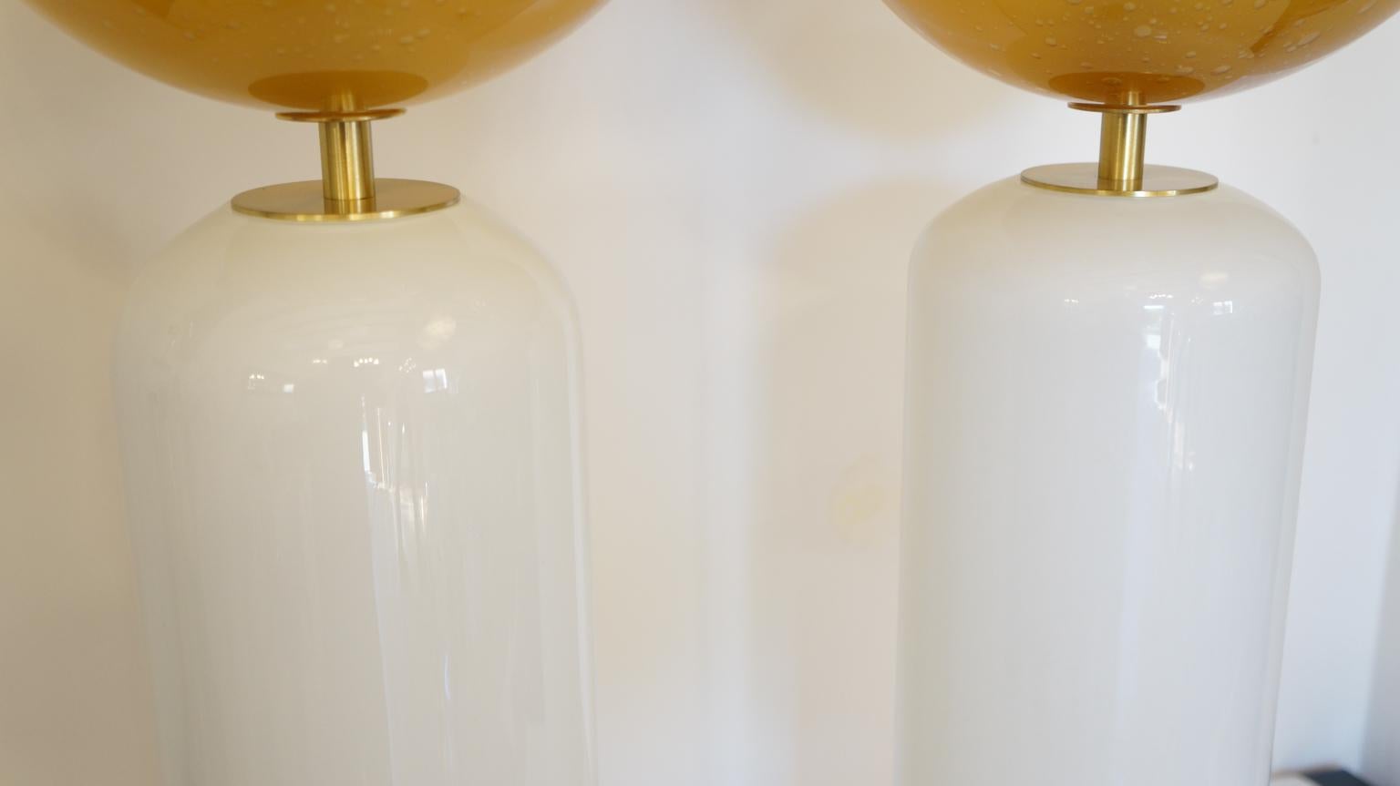 Alberto Donà Mid-Century Modern Weiß Bernstein Zwei Tischlampen aus Muranoglas (Glaskunst) im Angebot